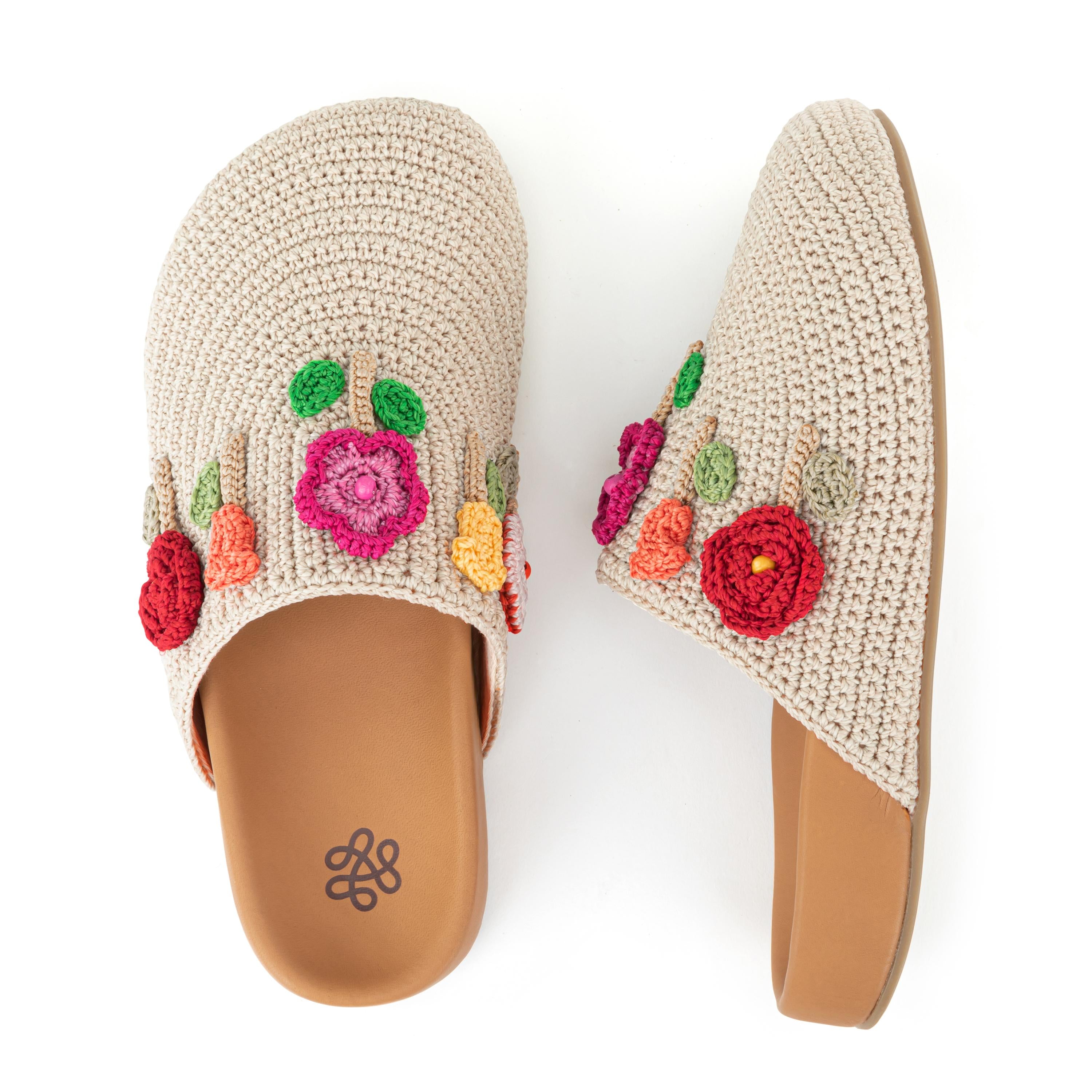 Handmade Crochet Bolinas Clogs with Floral Design in Ecru - Perfect for Beach, Garden & Boho Fashion
