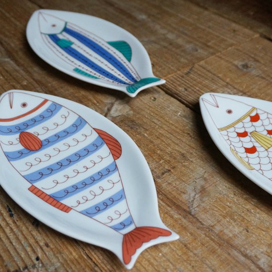 Harekutani Porcelain Fish Plate - Elegant Japanese Ceramic Serving Dish for Sushi, Appetizers & Home Decor | Perfect for Dinner Parties, Restaurants & Gift Giving