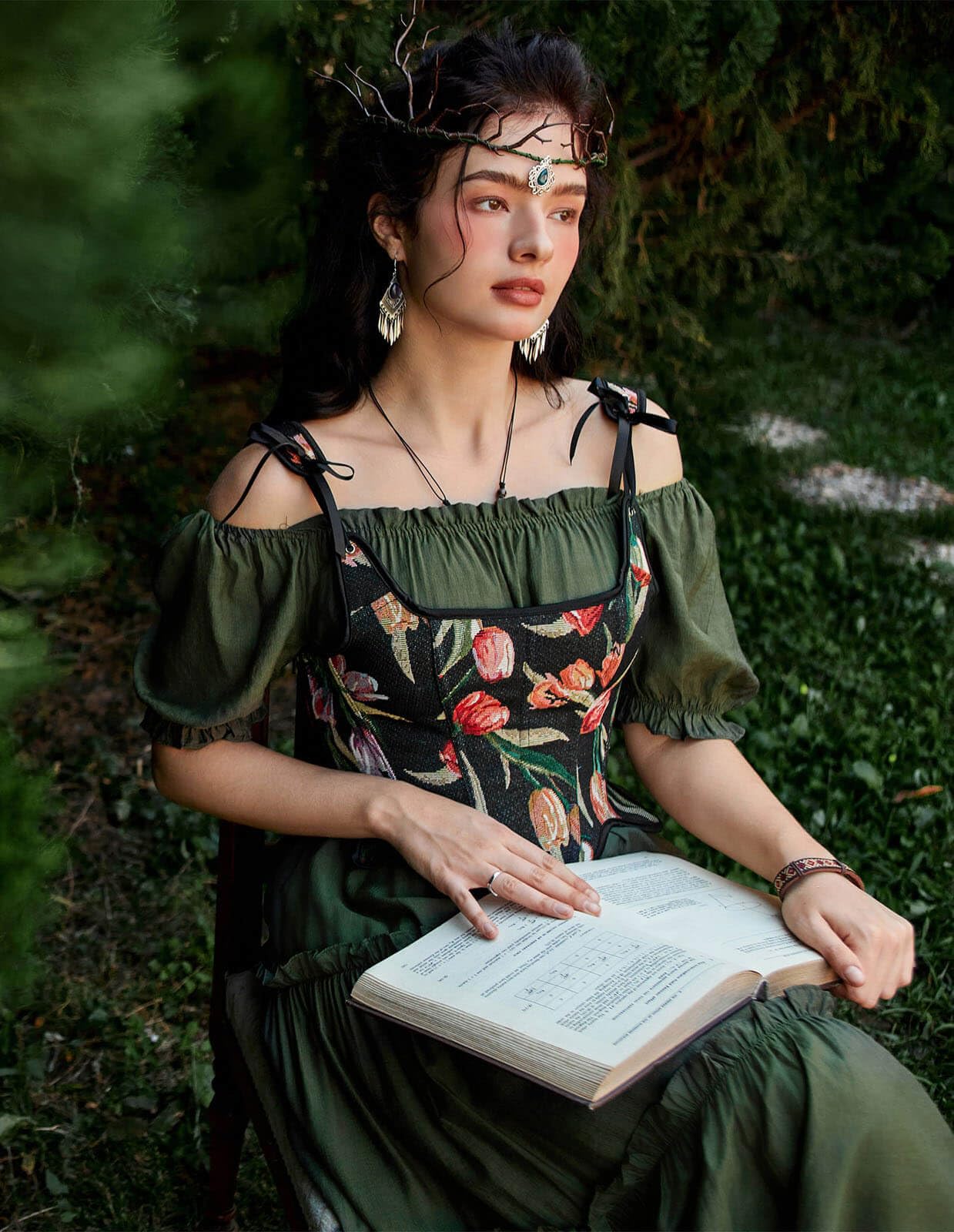 Scarlet Darkness Women's Renaissance Corset Top Floral Lace-Up Bustier - Gothic Victorian Steampunk Costume for Cosplay, Halloween & Renaissance Fairs