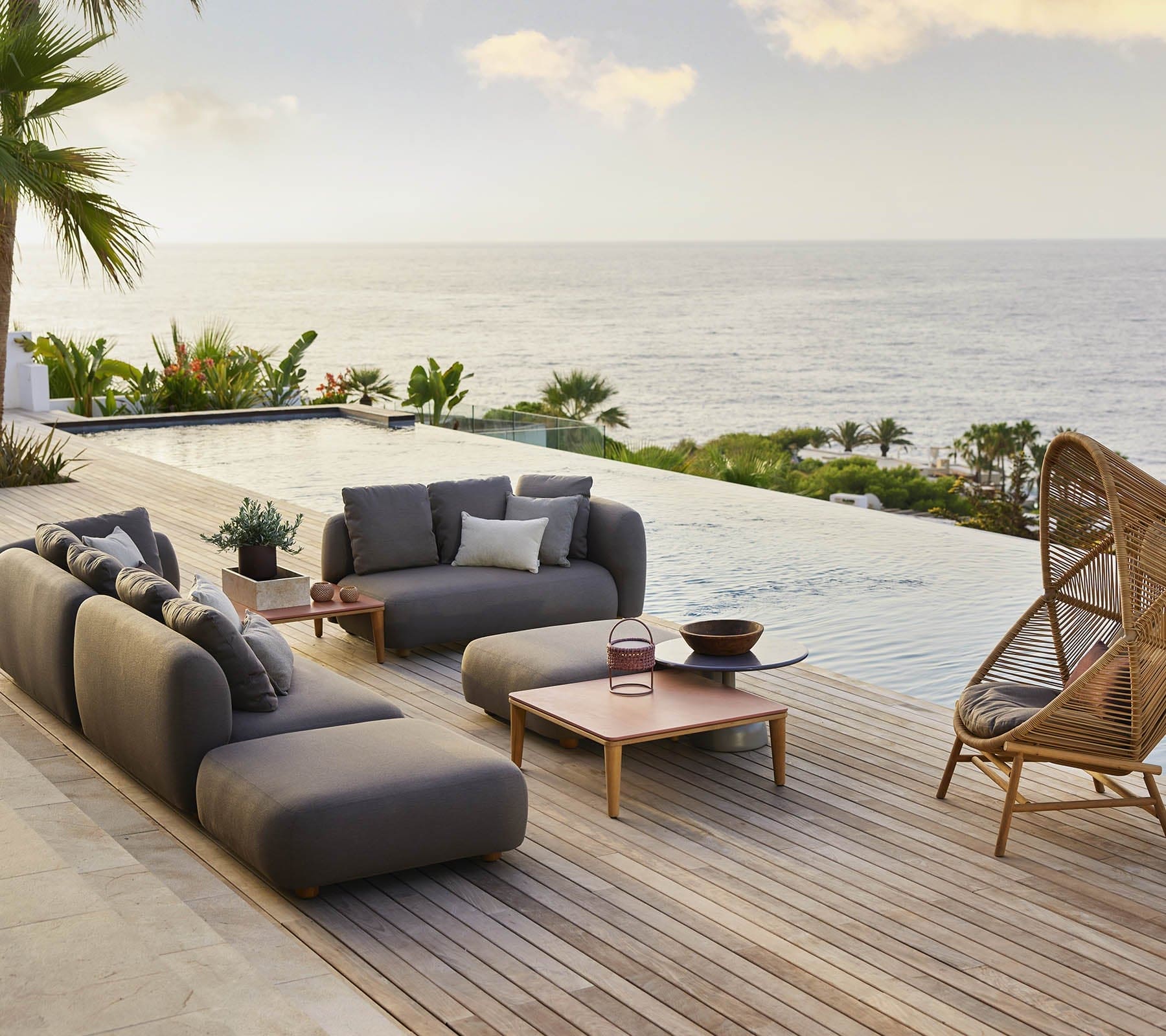 Premium Outdoor Coffee Table - Weather-Resistant & Durable Patio Furniture for Garden, Deck, Poolside - Perfect for Relaxing & Entertaining Outdoors