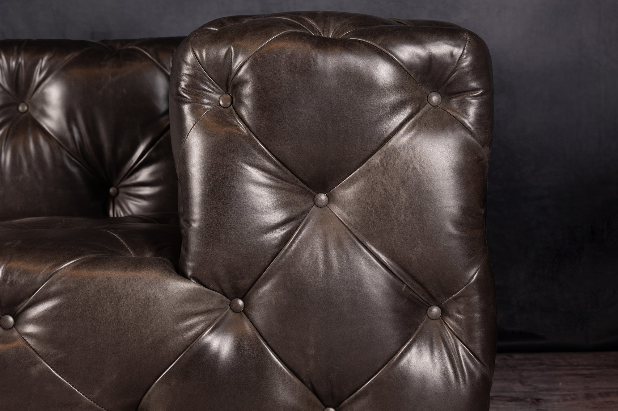 Luxury Royal Decadence Genuine Leather Sofa - Premium Comfort for Living Room, Lounge & Home Theater Seating