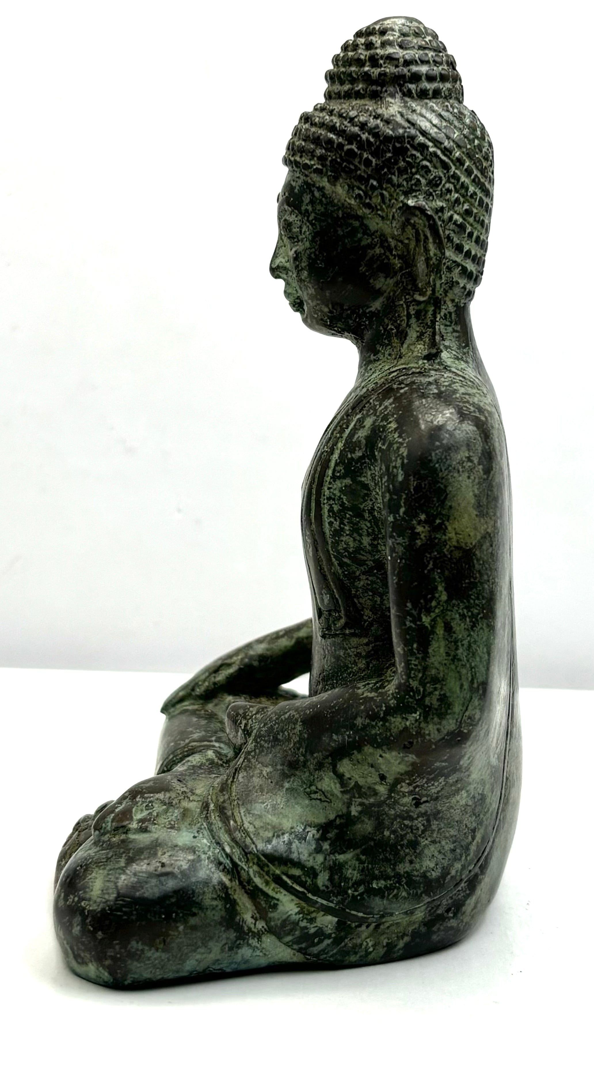 Handmade Bronze Buddha Statue for Meditation - Serene Home Decor & Yoga Studio Centerpiece - Perfect for Zen Spaces, Living Rooms, and Spiritual Retreats