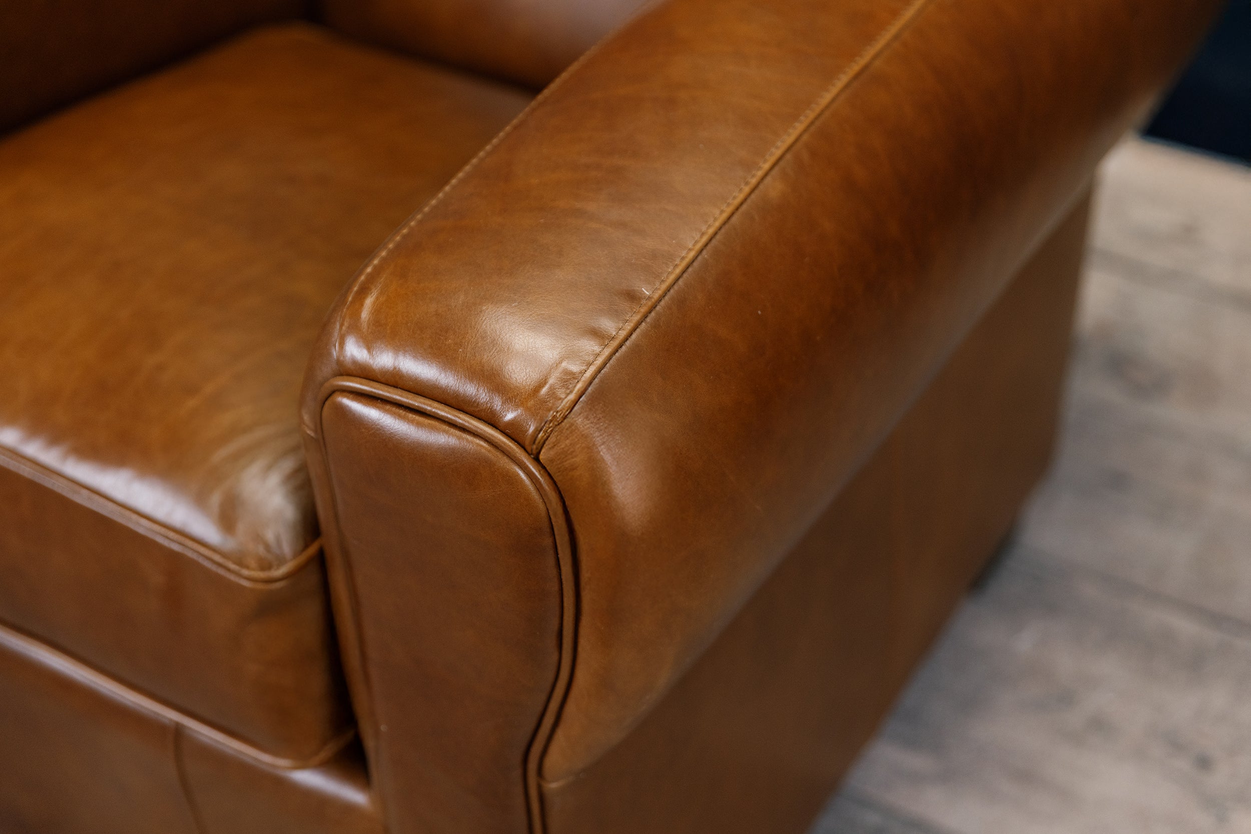 Bachelor Leather Chair - Premium Faux Leather Office Chair for Men, Modern Executive Desk Chair with Padded Seat & Back - Perfect for Home Office, Gaming & Study