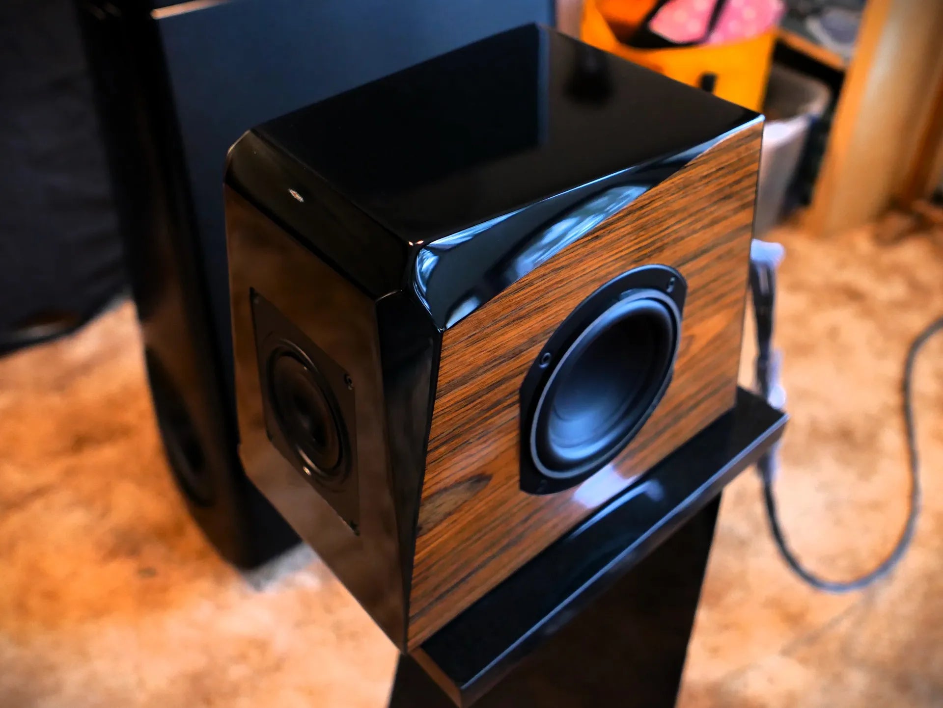 Audient 1+1 V5 Studio Reference Monitors (Pair) - Professional Audio Monitors for Music Production & Mixing | Perfect for Home Studios & Podcasting
