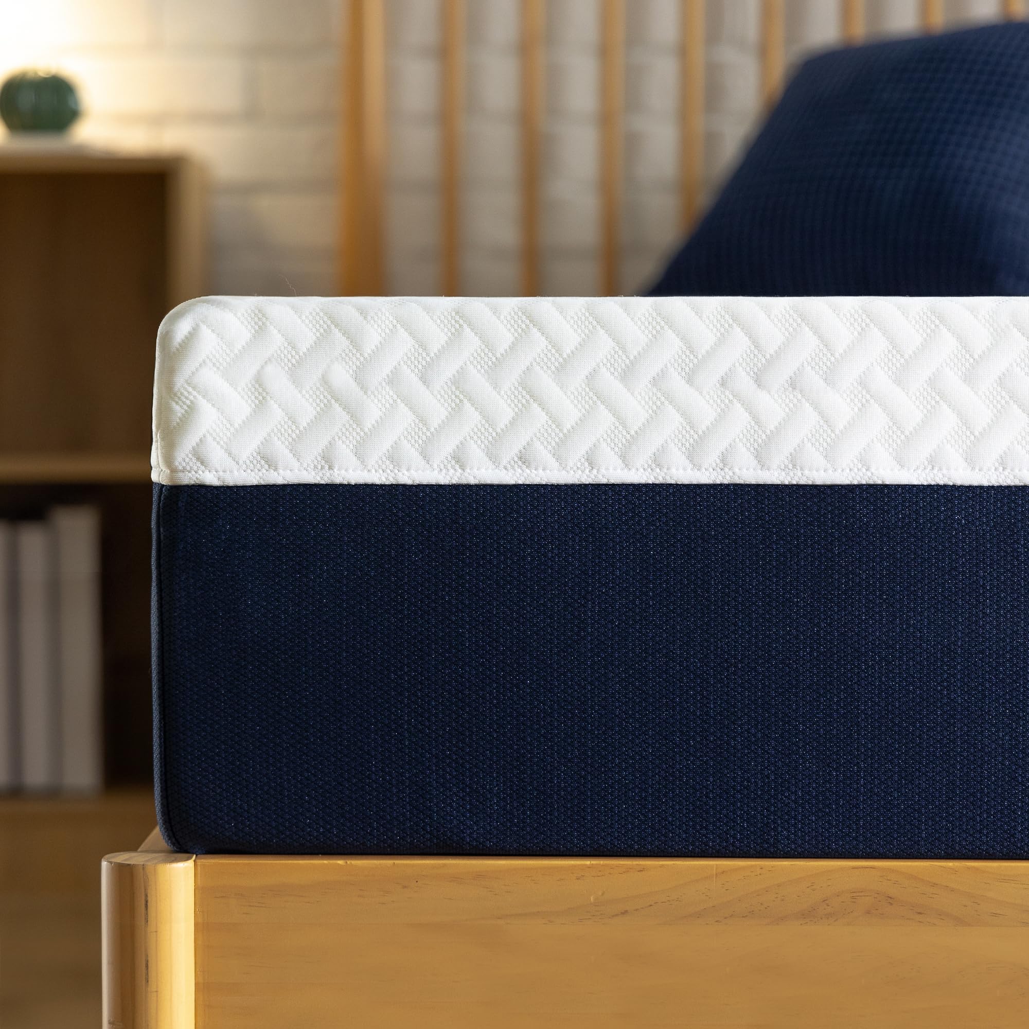 ZINUS 10 Inch Cooling Comfort Hybrid Mattress - King Size, Fiberglass Free, Medium Firm Support with Motion Isolation | CertiPUR-US Certified Foams & Breathable Fabric | Bed in a Box for Master Bedroom, Guest Room & Apartment Sleeping