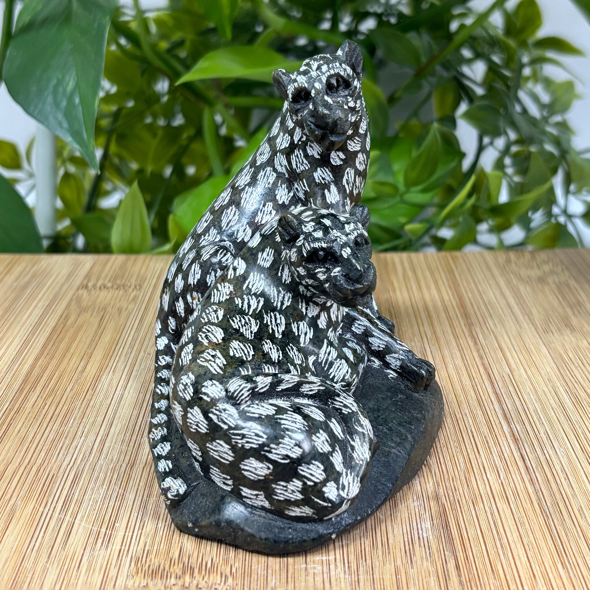 Hand Carved Natural Serpentine Leopard Figurine - Crystal Gemstone Statue for Healing, Home Decor & Collectible Gift | Feng Shui Decor, Meditation Room & Office Desk Display RAN453