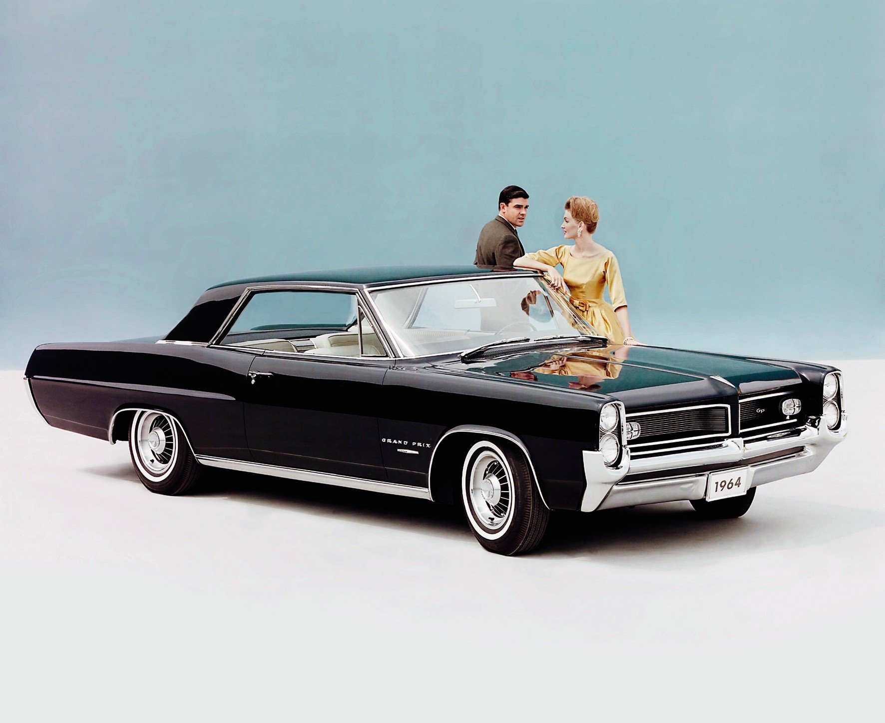 Car Design America: Myths, Brands & People - English, German & Spanish Edition | Automotive History Book for Design Enthusiasts & Collectors