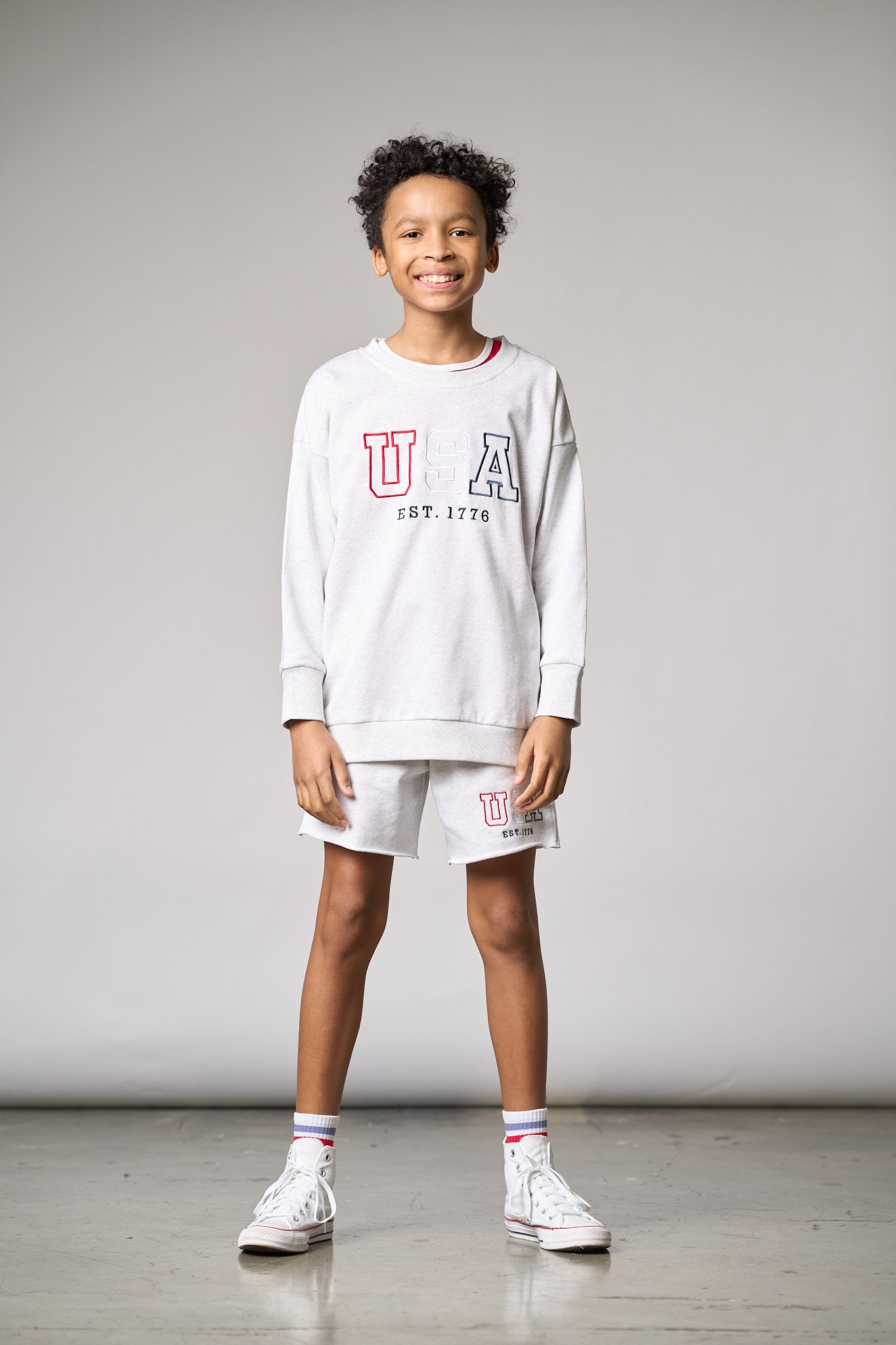 Premium USA Lightweight Crewneck Sweatshirt - Soft Heather Grey Cotton Blend - Comfortable Casual Wear for Men & Women - Perfect for Lounging, Travel & Everyday Outfits
