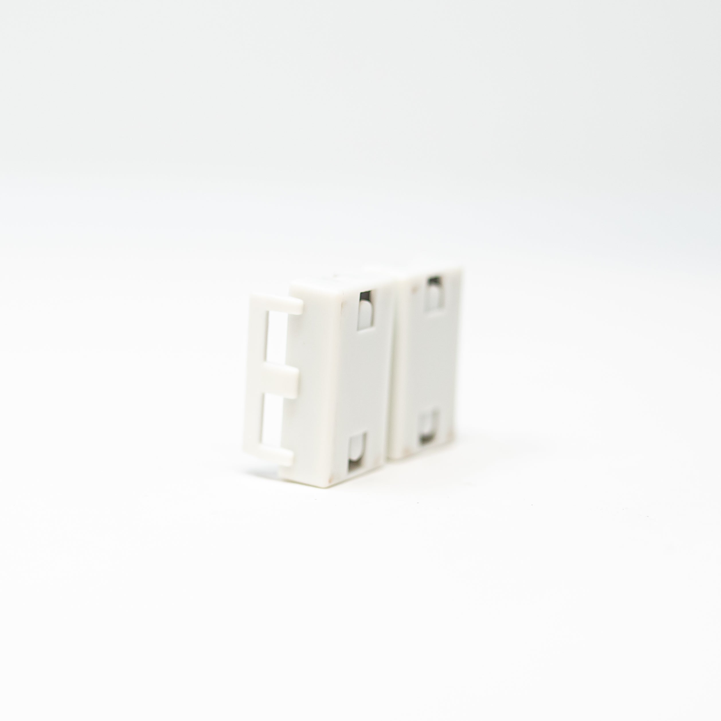 High-Quality Clamp-On Ferrite Bead Inductor for EMI/RFI Noise Suppression - Perfect for Electronics, Cables & Power Supplies
