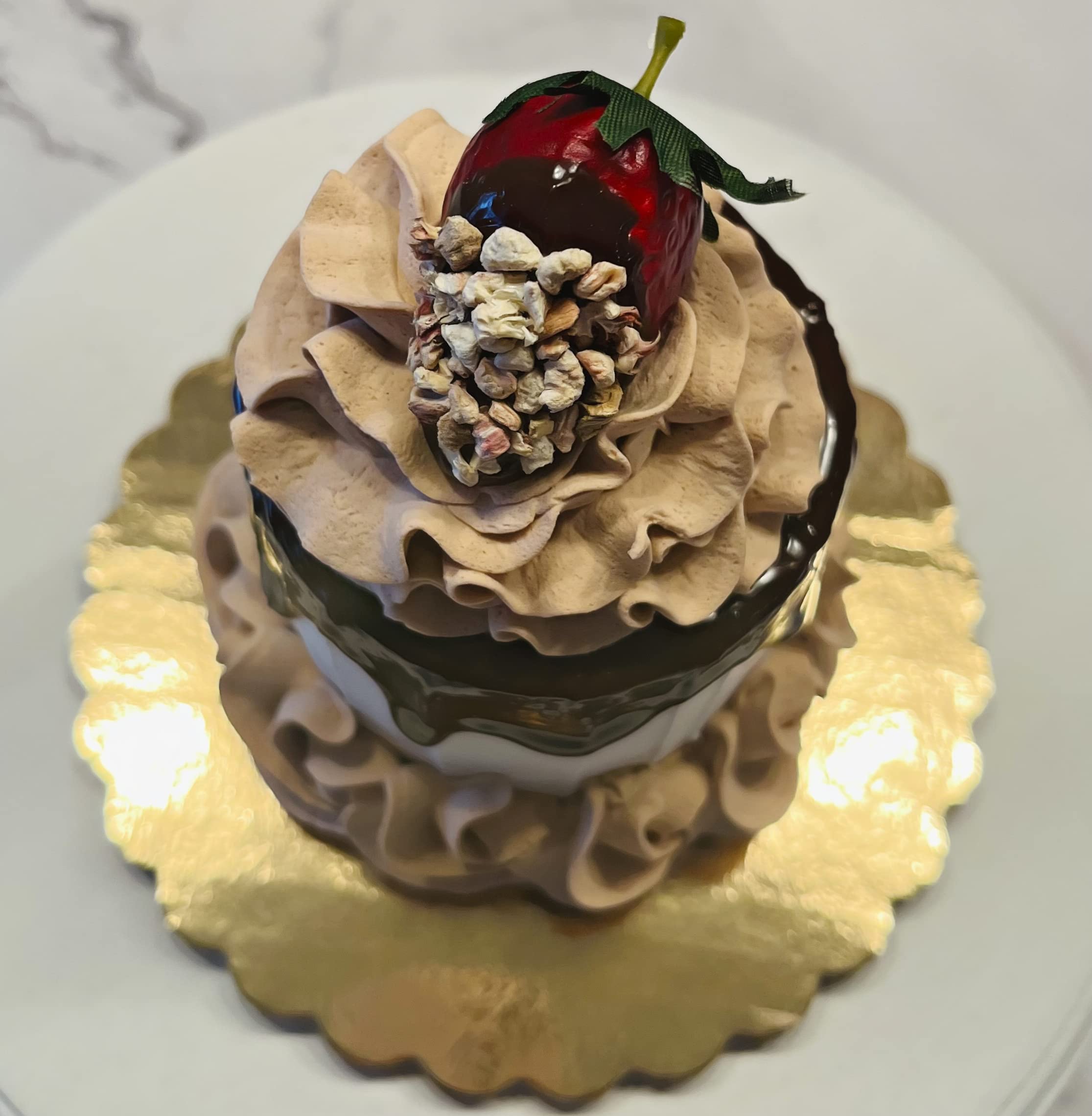 Realistic Fake Mini Cake - Artificial Cake Decor for Display - Fake Cupcakes & Chocolate Drizzle Cake - Lifelike Fake Food for Bakery Showcase, Dessert Displays & Home Decor