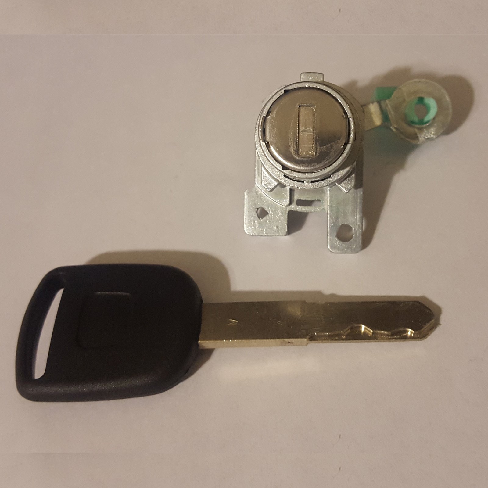2006 Honda Accord 4-Door Replacement Lock Cylinder with Matching Key - Secure Your Vehicle & Prevent Theft