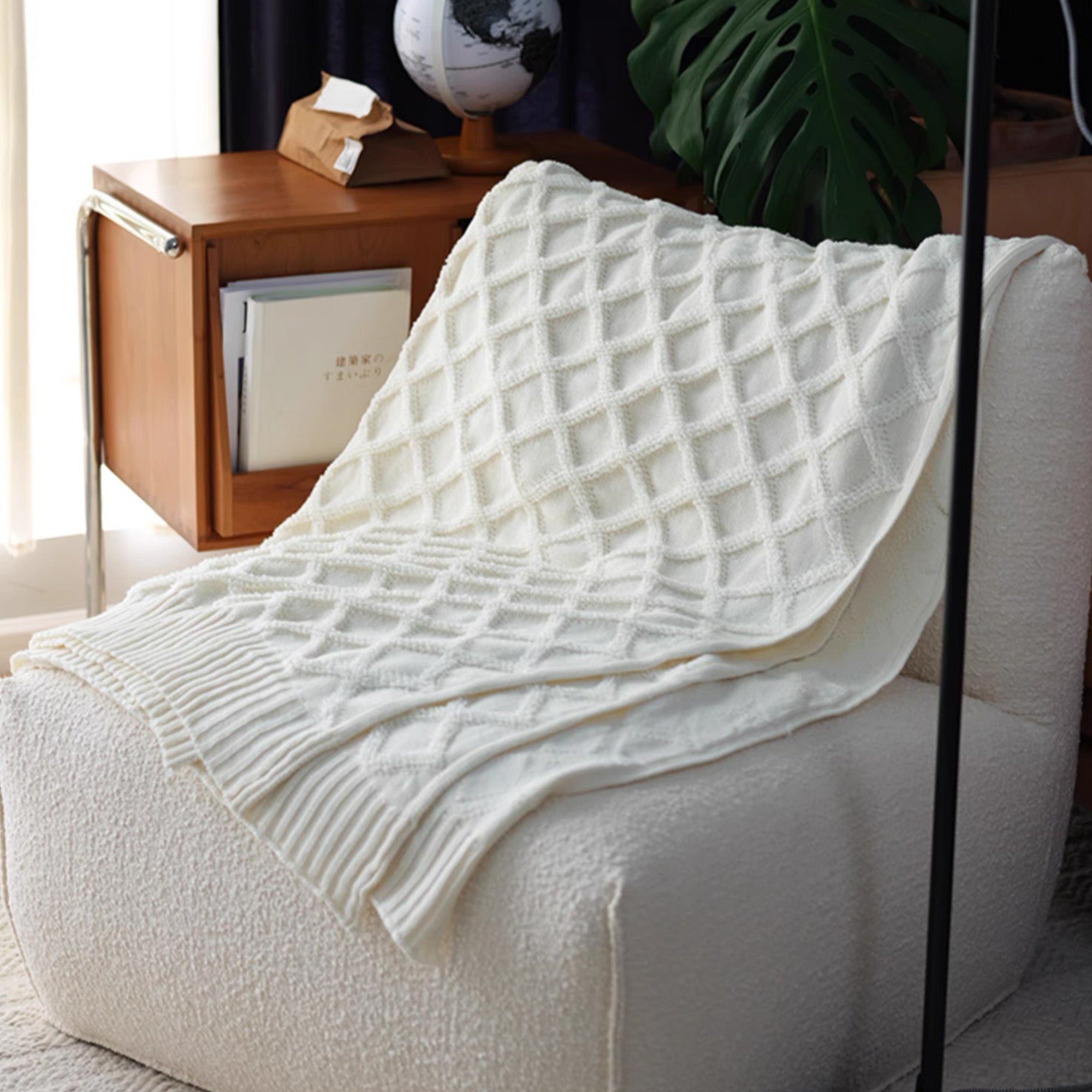 Luxurious Diamond Weave Throw Blanket - Soft & Cozy Knitted Blanket for Couch, Bed, Sofa - Perfect for Home Decor, Gifts & Winter Warmth