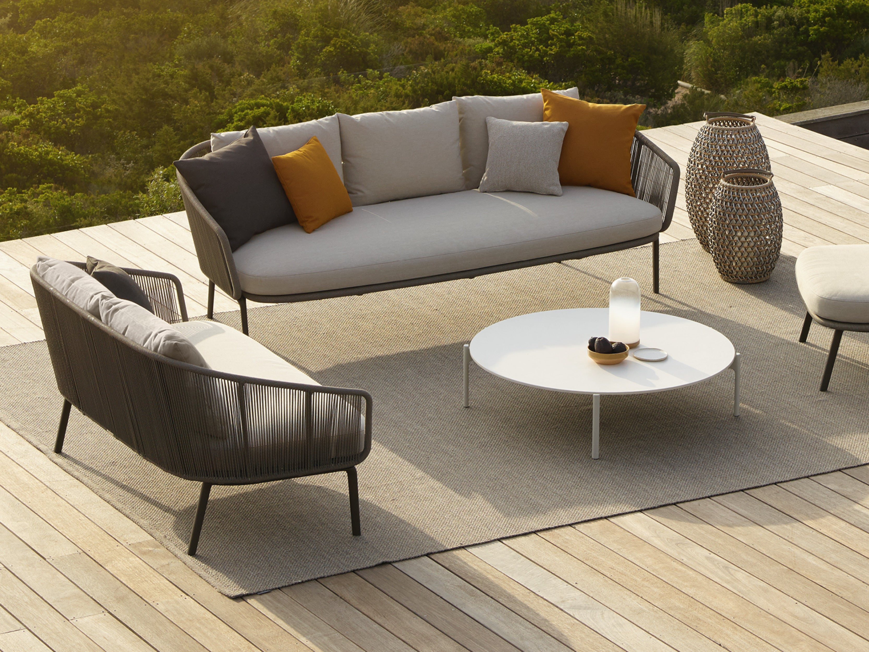 Modern Izon Coffee Table - Stylish Living Room Centerpiece for Home Decor, Compact & Functional Design for Small Spaces - Perfect for Apartments, Lounges, and Cozy Living Areas