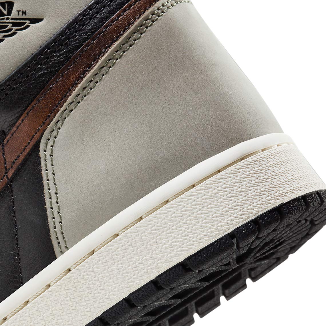 AIR JORDAN 1 Retro High OG Smoke Grey Basketball Shoes - Men's Classic Sneakers for Casual Wear & Street Style