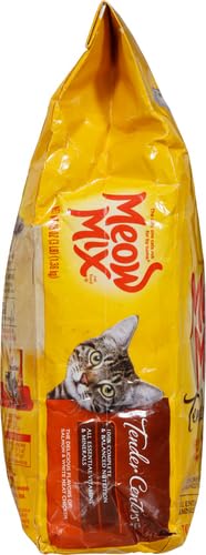 Meow Mix Tender Centers Dry Cat Food - Salmon & Chicken Flavor, 3lb Bag - Crunchy Outside with Meaty Inside for Adult Cats - Perfect for Daily Feeding & Weight Management