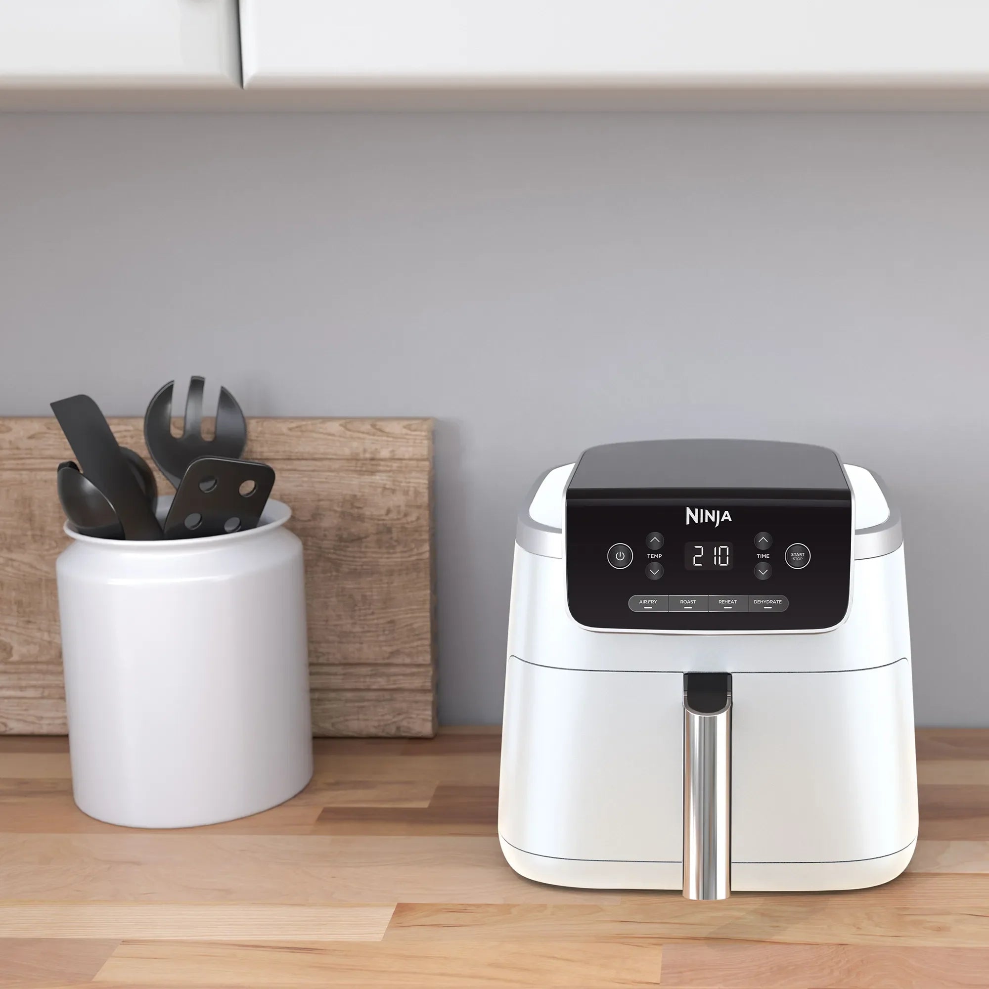 Ninja Air Fryer 4.7L Pro - Large Capacity Digital Air Fryer with 4-in-1 Cooking Functions - Perfect for Frying, Roasting, Baking & Reheating - Ideal for Family Meals, Healthy Snacks & Quick Weeknight Dinners