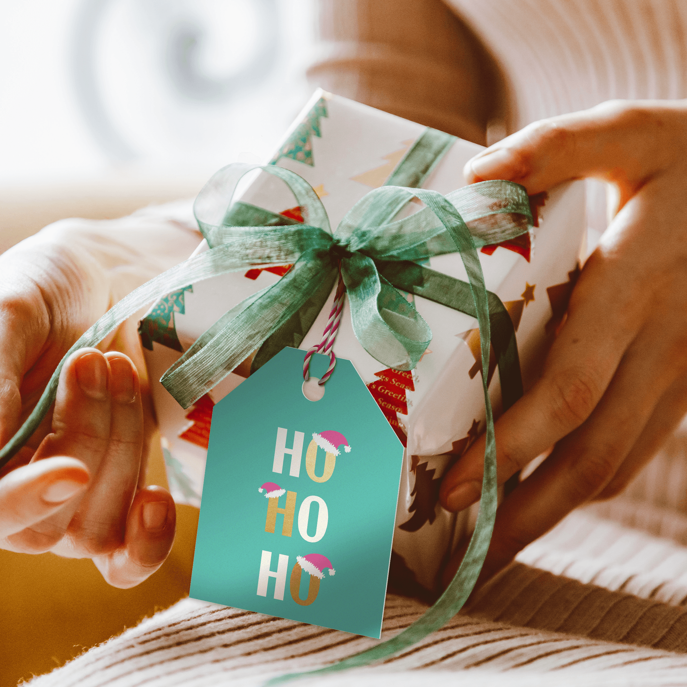 Christmas Gift Tags - HO HO HO Holiday Labels for Presents, Stockings & Wreaths - Perfect for Xmas Party Favors, Secret Santa & Holiday Decorations