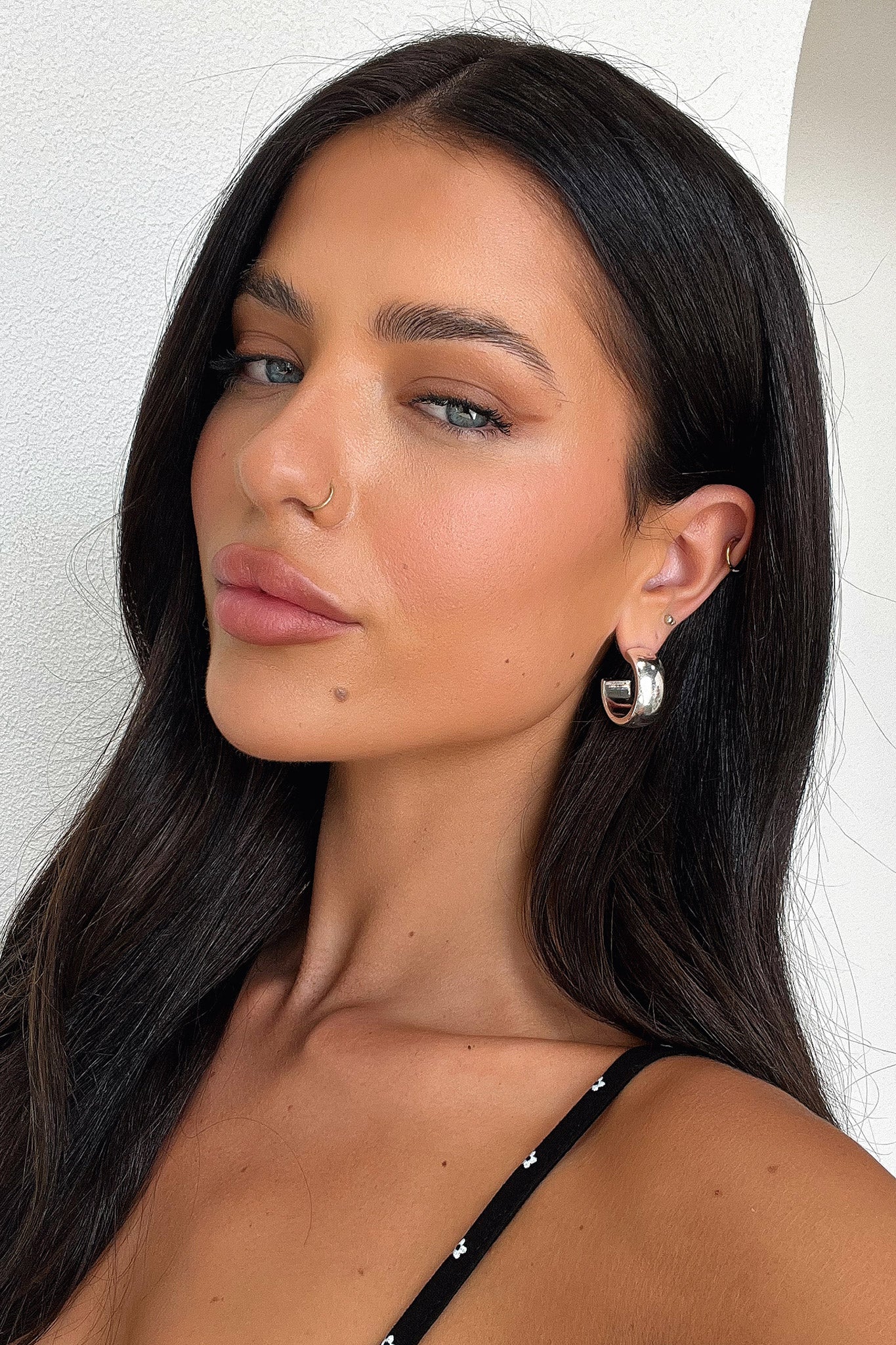 Stylish Akia Silver Hoop Earrings for Women - Trendy Fashion Jewelry for Everyday Wear & Special Occasions