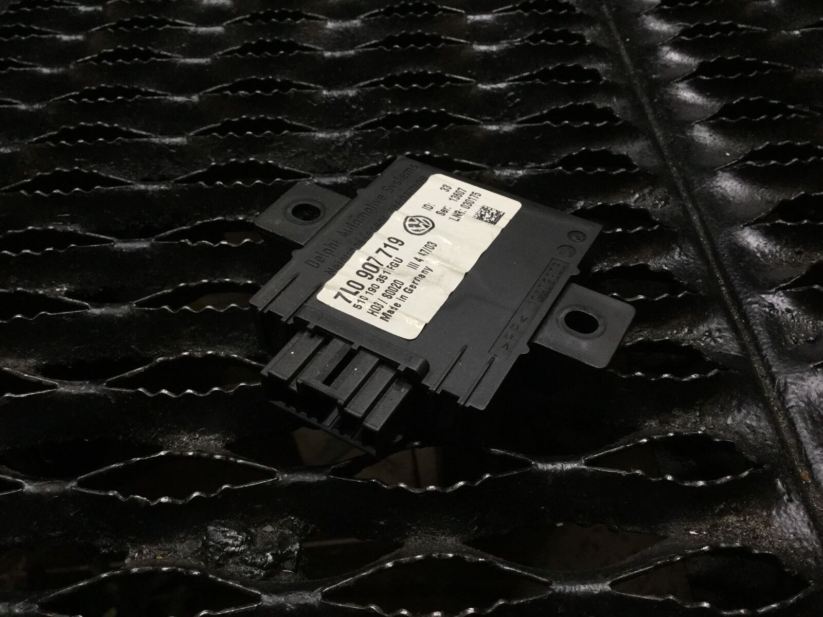 04 05 06 Porsche Cayenne Anti-Theft Immobilizer Module 7L0907719 OEM - Security Upgrade for Parking & Night Protection