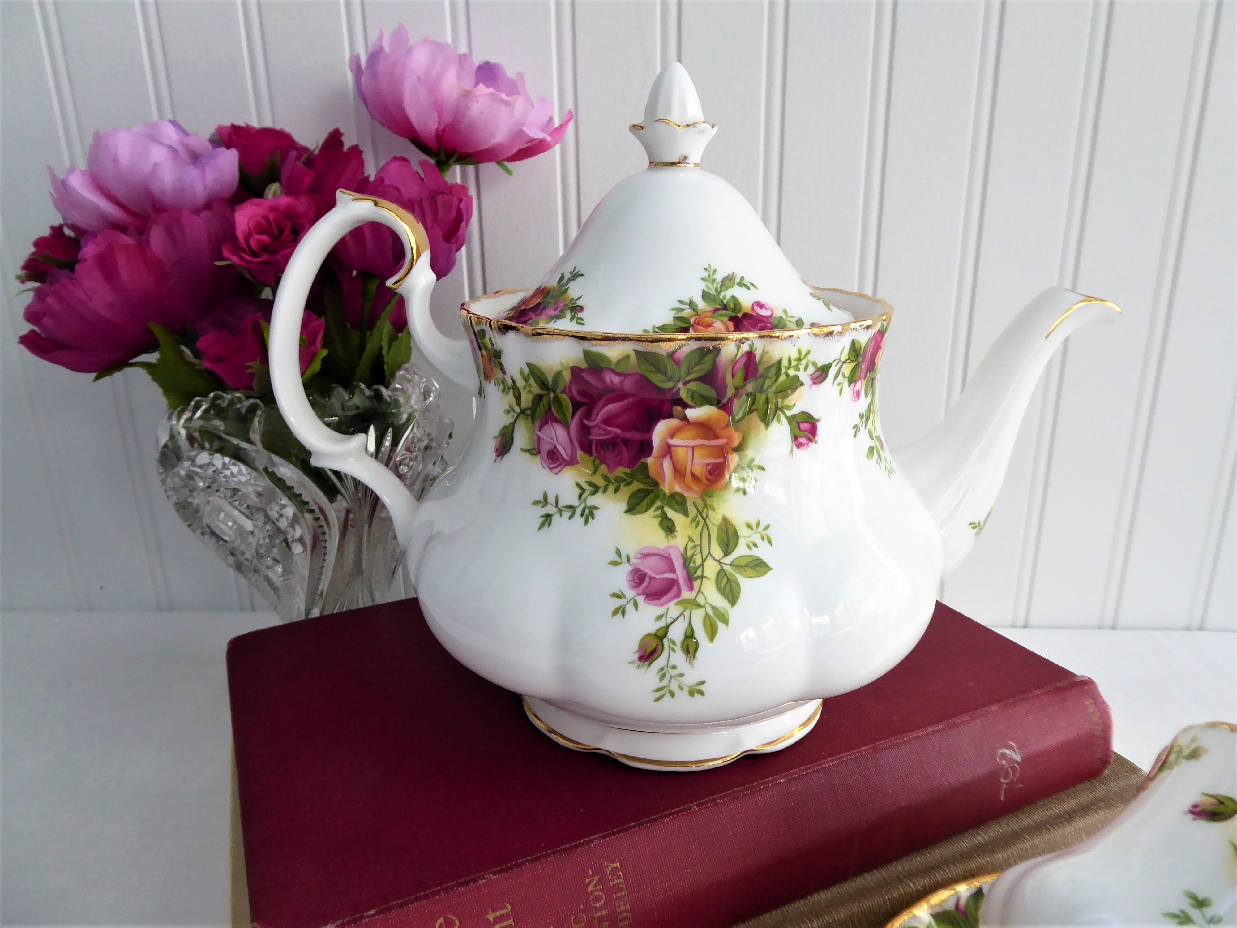 Royal Albert Old Country Roses Teapot 26oz - English Bone China Teapot (1974-1992) | Perfect for Afternoon Tea, Bridal Showers & Vintage Collectors