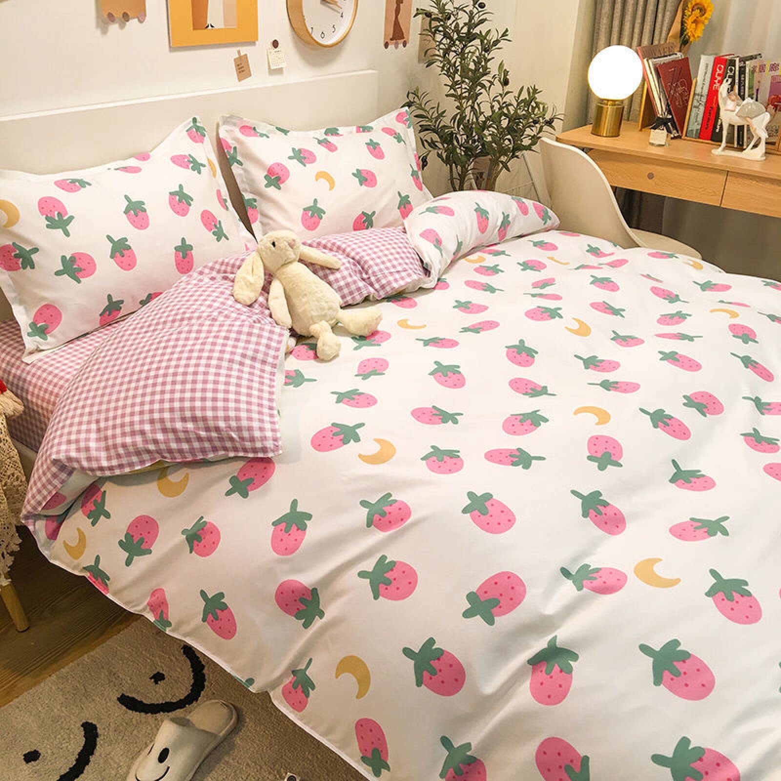 Strawberry Print 3-Piece Comforter Set - Queen, King, Twin, Full, Double & Single Size - Cartoon Bedding for Kids & Teens - Perfect for Bedrooms, Dorms & Sleepovers