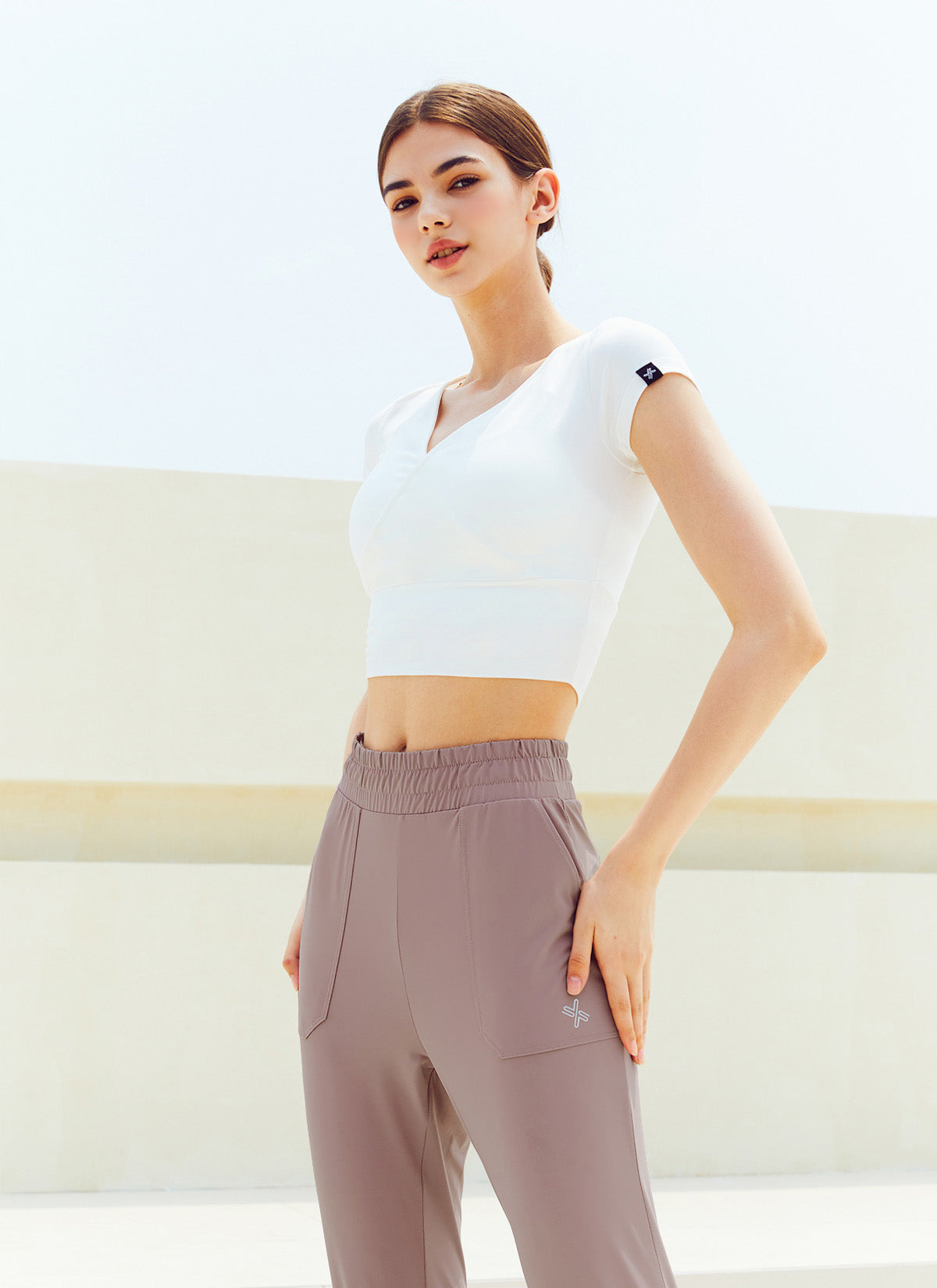 Medium Feather In Band Jogger Pants - Women's Lightweight Athletic Lounge Pants for Yoga, Running & Casual Wear