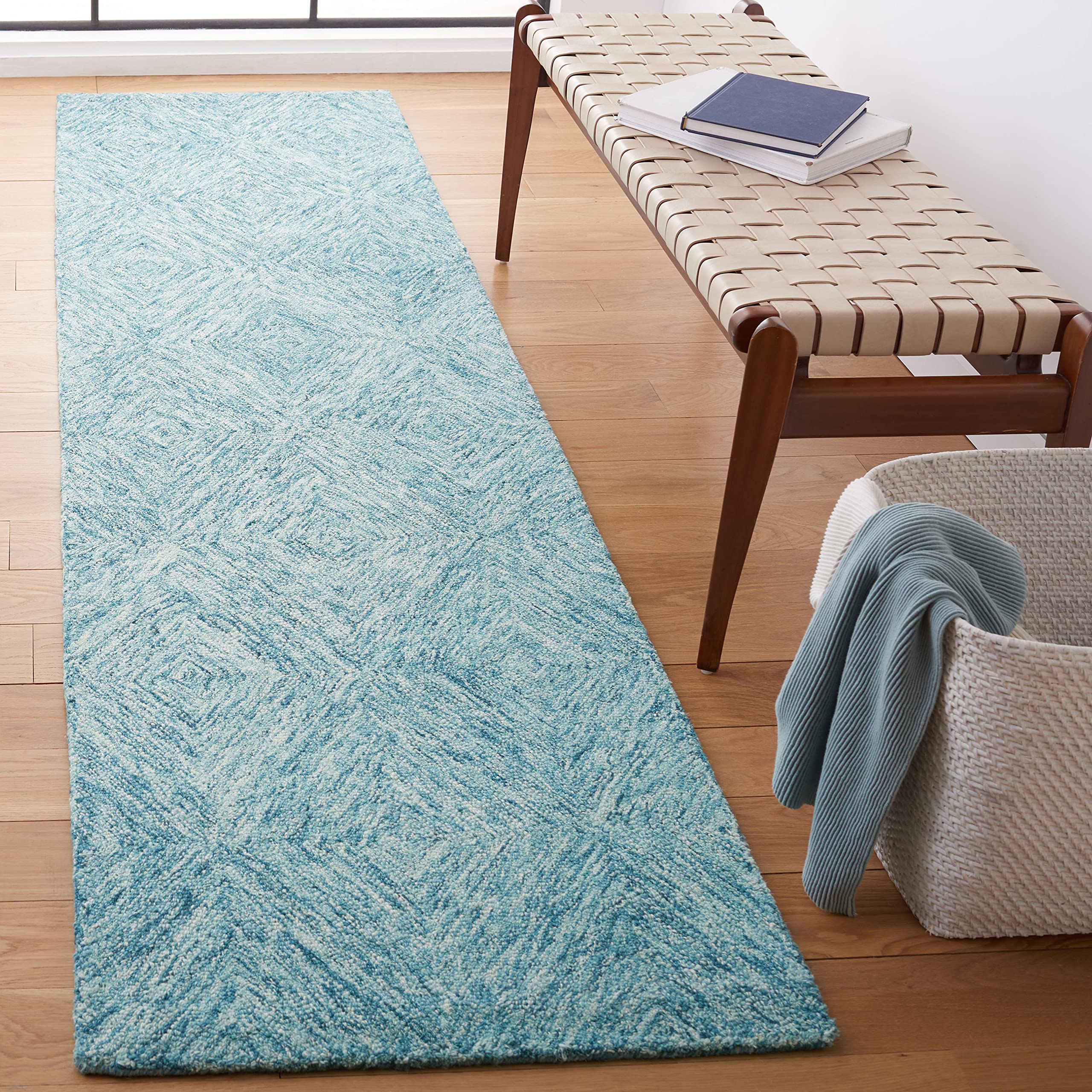 SAFAVIEH Metro Collection Handmade Wool Runner Rug - 2'3