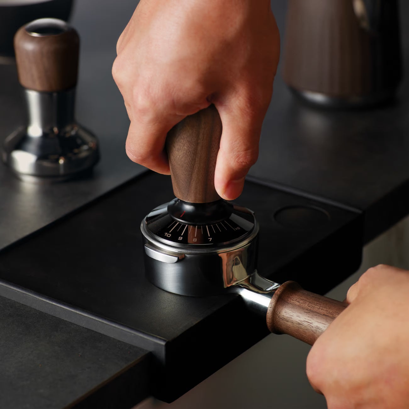 Breville Force Gauge Tamper™ - Professional Espresso Coffee Tamper with Pressure Gauge for Perfect Extraction | Ideal for Home Baristas & Coffee Shops