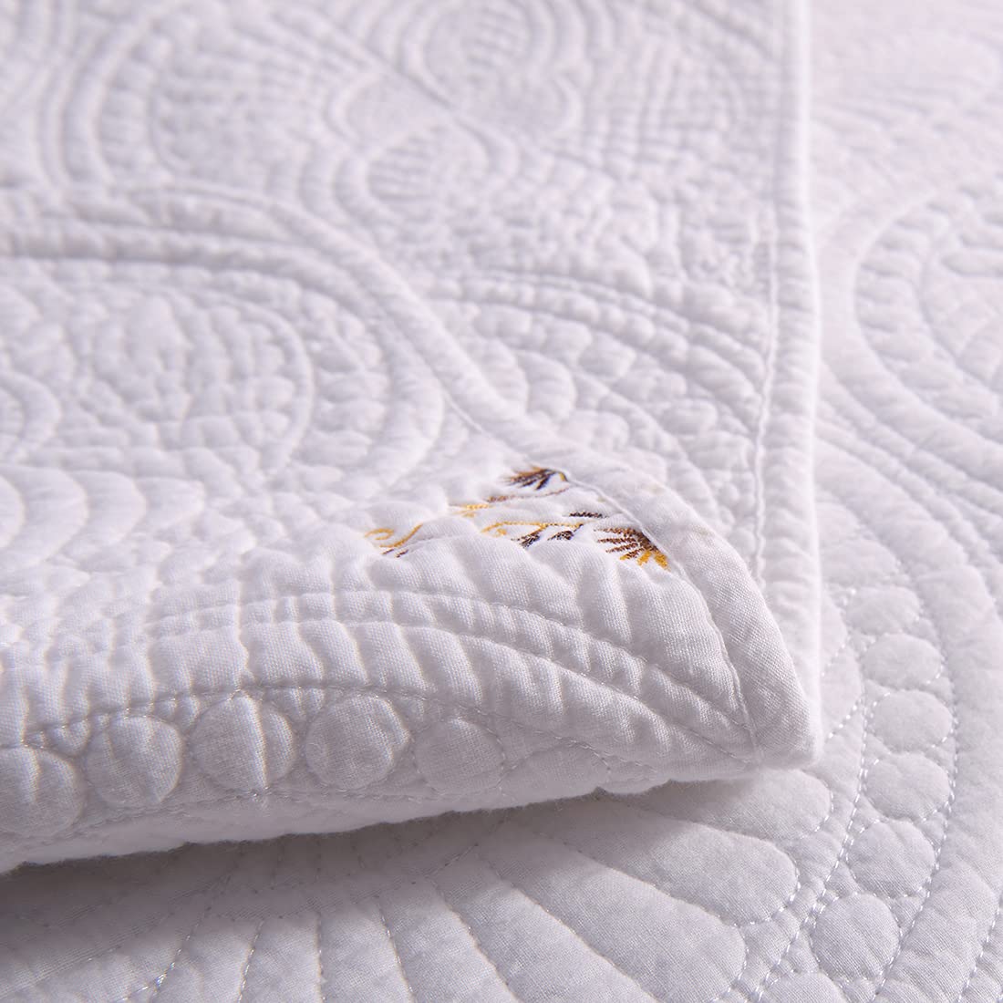VCTOPS 100% Cotton Embroidered Quilted Bedspread Set - 3 Piece Reversible Round Pattern Coverlet for Queen Size Bed | Luxury Bedding Collection for Master Bedroom & Guest Room Decor