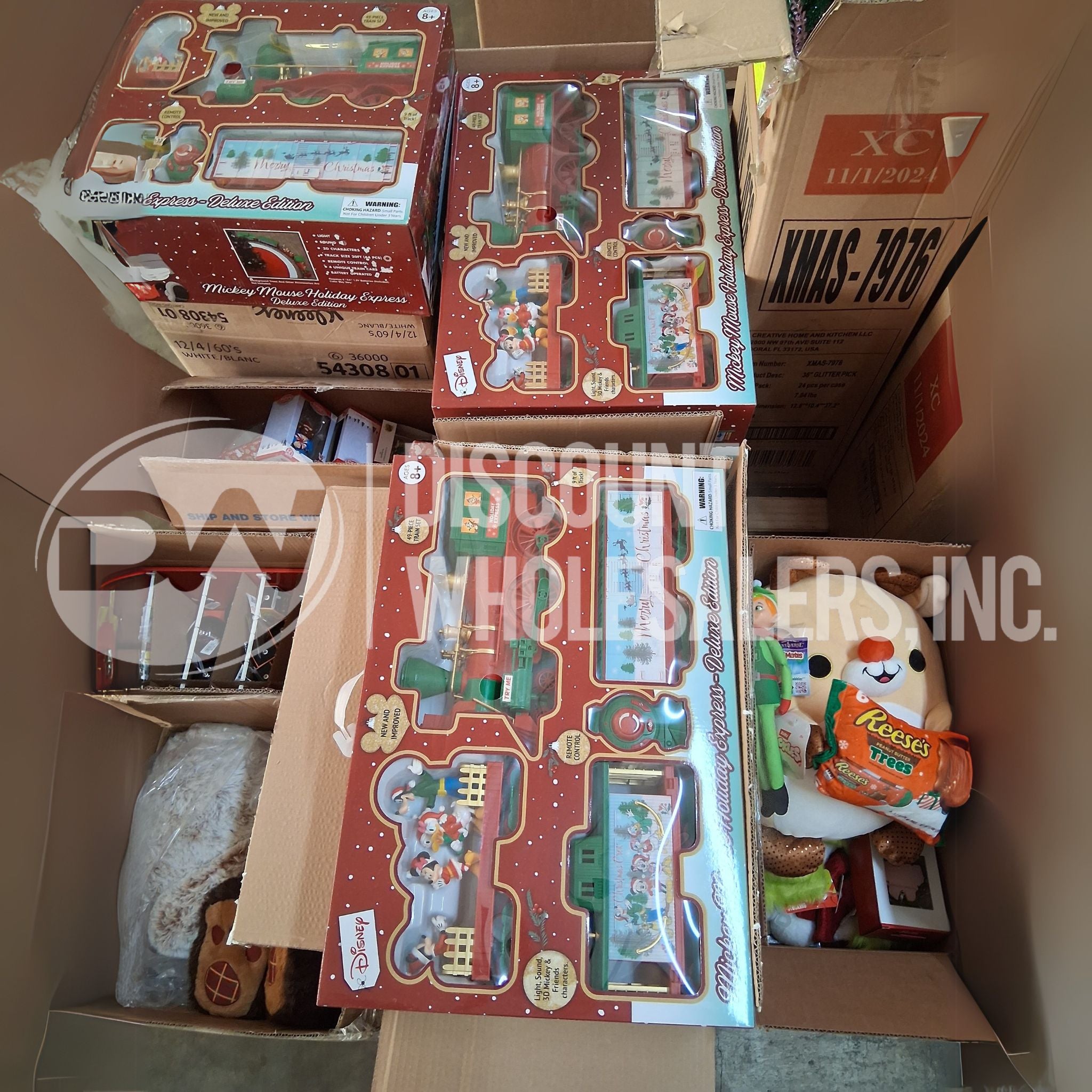 CVS Christmas Seasonal Decorations - 225 Pieces per Plate | Holiday Home & Party Decor for Festive Celebrations