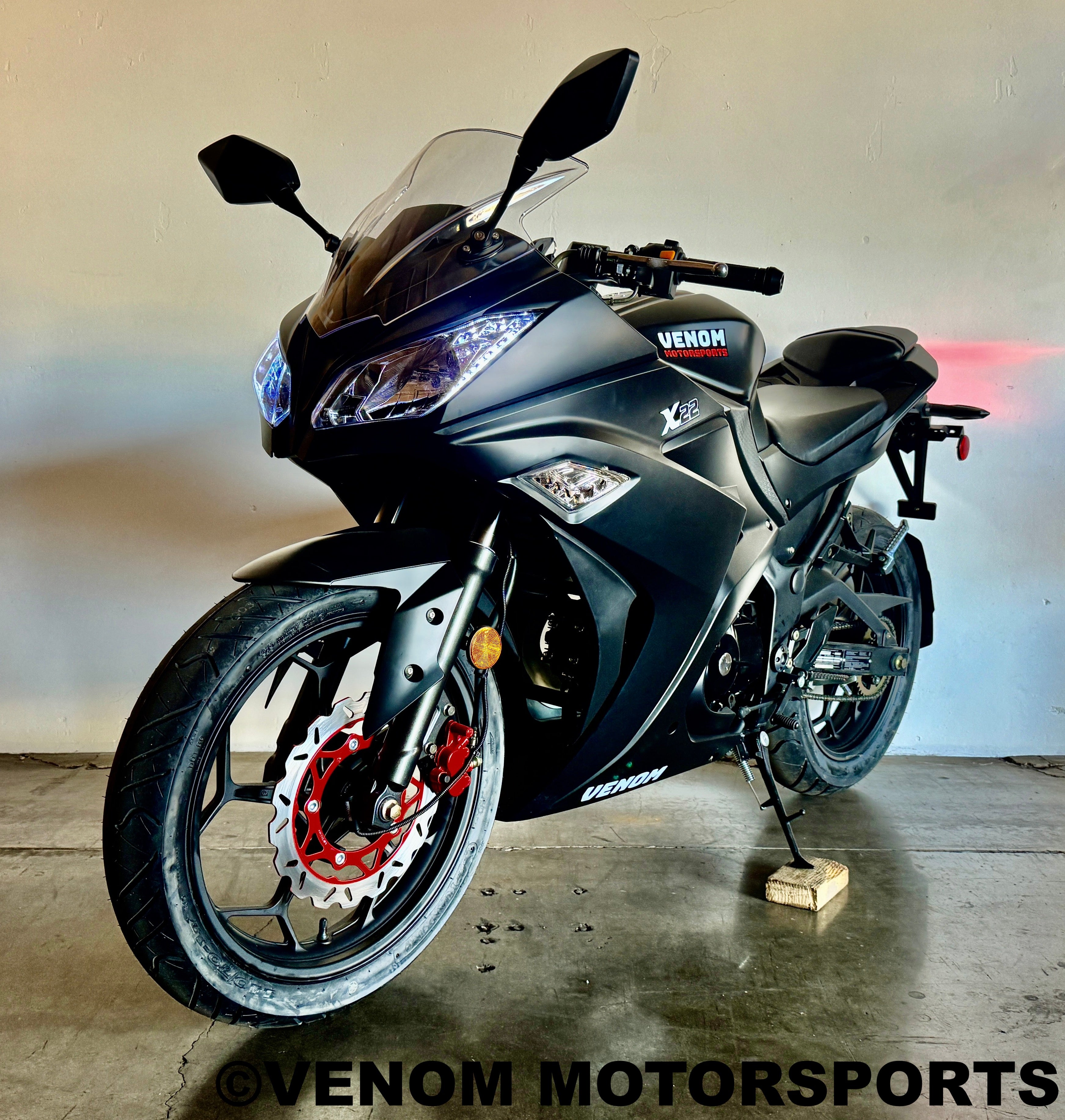 Venom X22 Ninja 125cc 4-Speed Gas-Powered Motorcycle - Perfect for Off-Road Adventures & Commuting