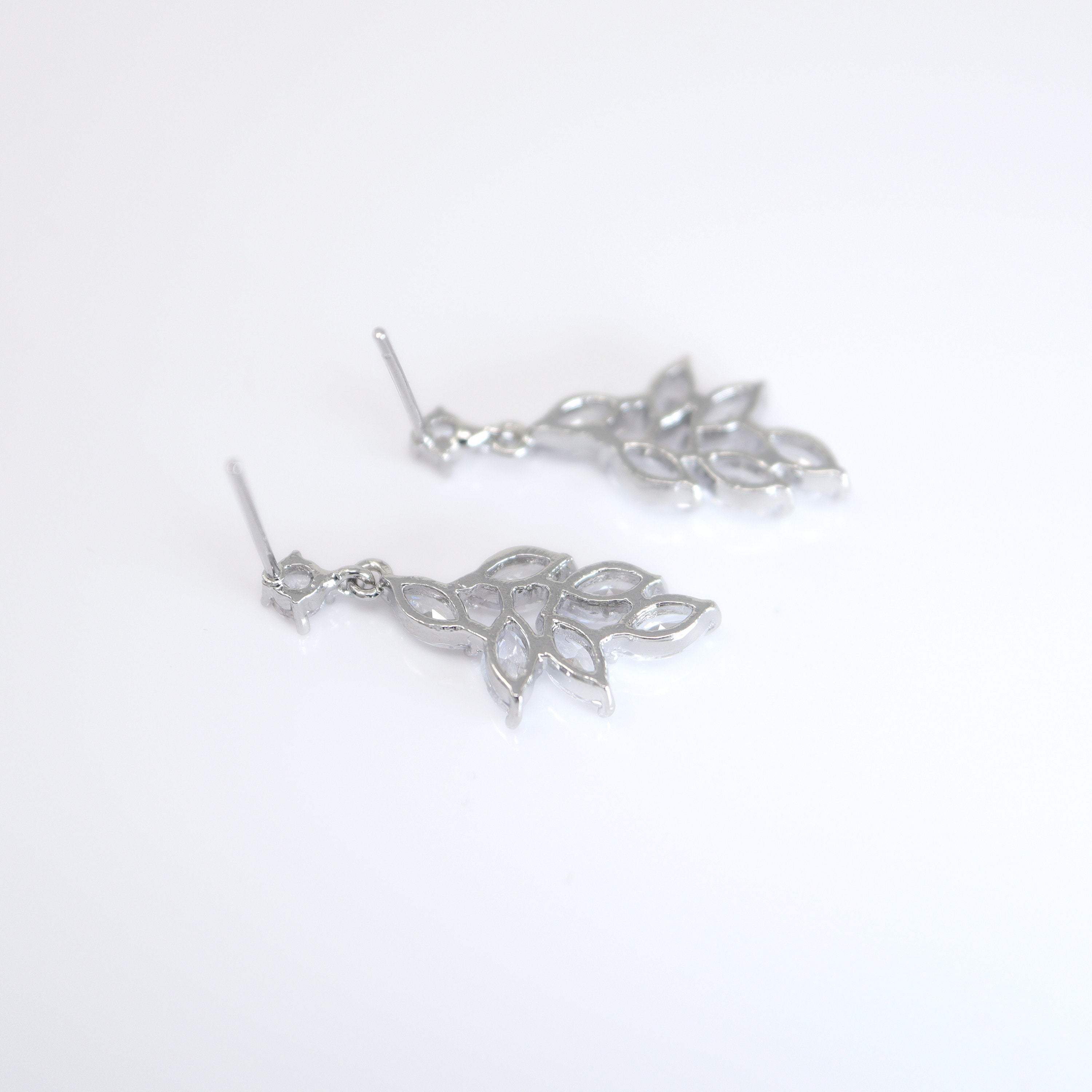 Swarovski Crystal Dainty Vine Leaves Necklace Set - Elegant Bridal Jewelry with Matching Earrings, Wedding & Party Statement Jewelry for Women | Perfect for Weddings, Anniversaries, and Special Occasions