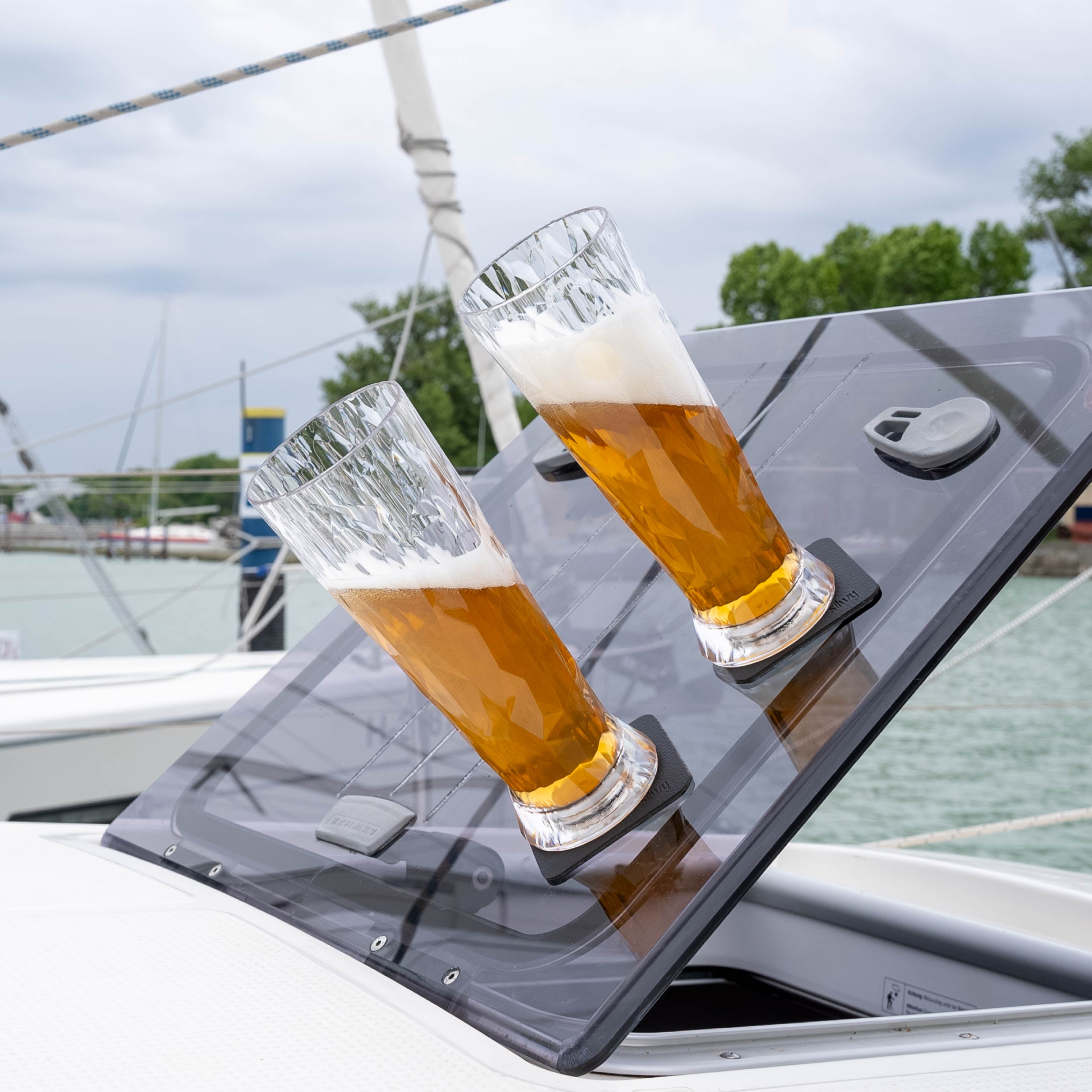 Premium Magnetic Plastic Beer Glasses - Set of 4, Shatterproof & Dishwasher Safe - Perfect for Parties, BBQs, and Outdoor Events