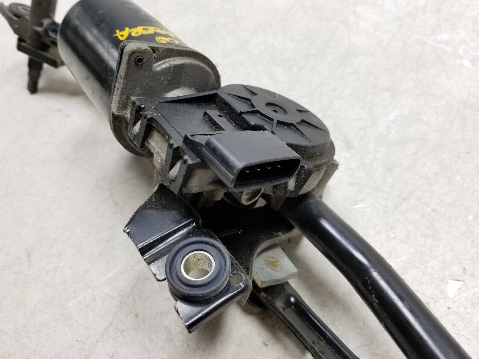 06 10 Hyundai Azera Windshield Wiper Motor with Linkage - OEM Replacement Part - Perfect for Rainy Weather & Winter Driving