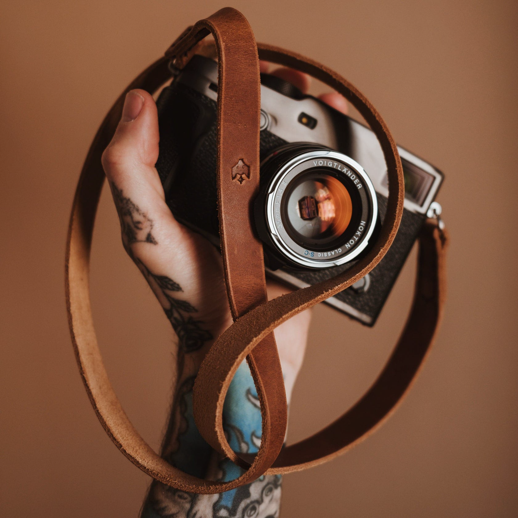 Clever Supply Minimalist Camera Strap with Split Ring - 40 Inch Chestnut Brown for DSLR & Mirrorless Cameras - Perfect for Travel, Street & Portrait Photography
