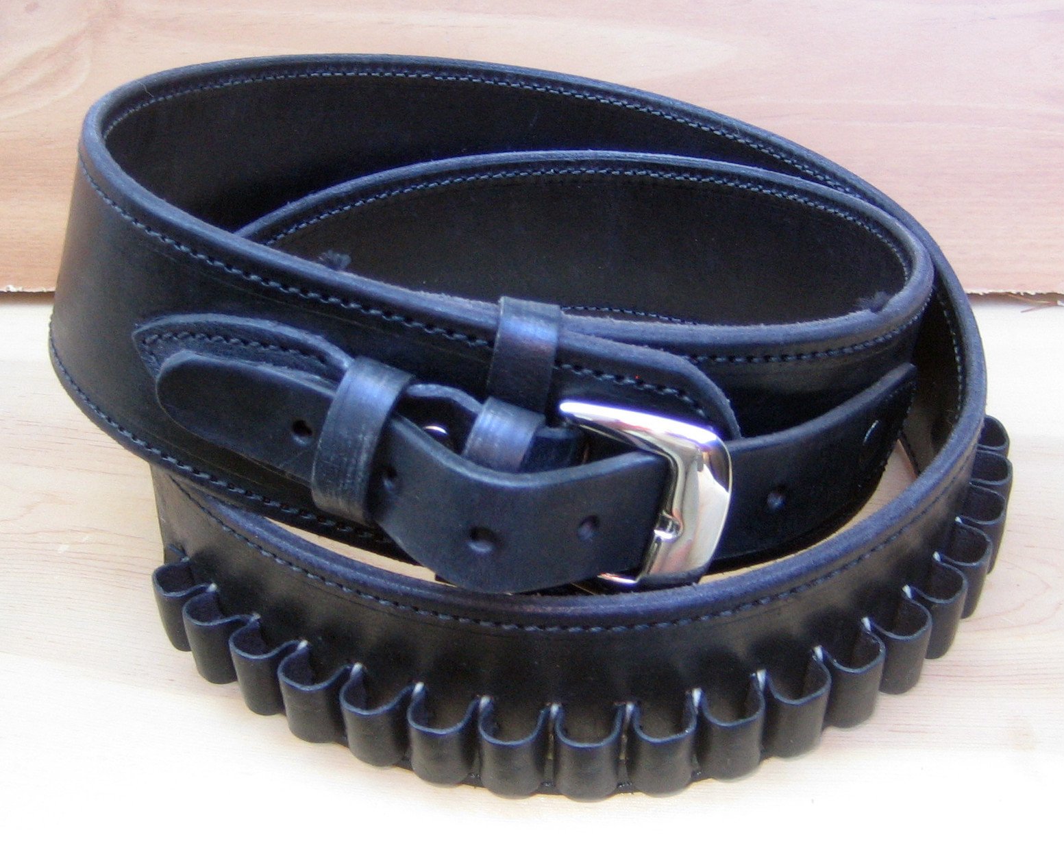 GUNS4US Black Leather 22 Cal LC Ammo Belt - Western Cowboy Gun Accessory for Shooting & Hunting