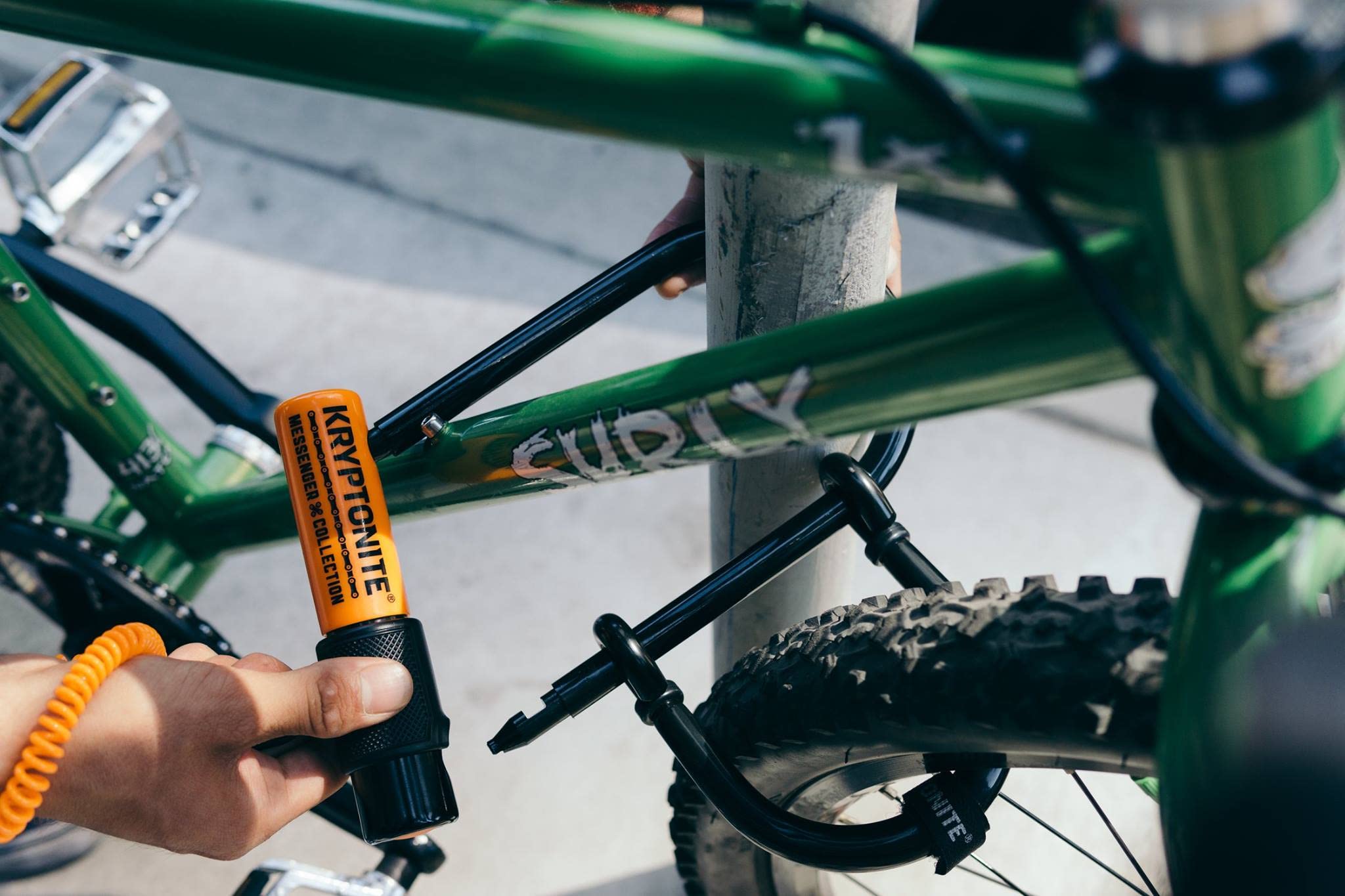 Kryptonite Messenger Mini Bike U-Lock with Wheel Extender - Heavy Duty 11mm Steel Shackle Anti-Theft Bicycle Lock (Includes Keys) - High Security U-Lock for E-Bikes, Bicycles & Scooters - Perfect for Urban Commuting, Campus Security & Outdoor Cycling