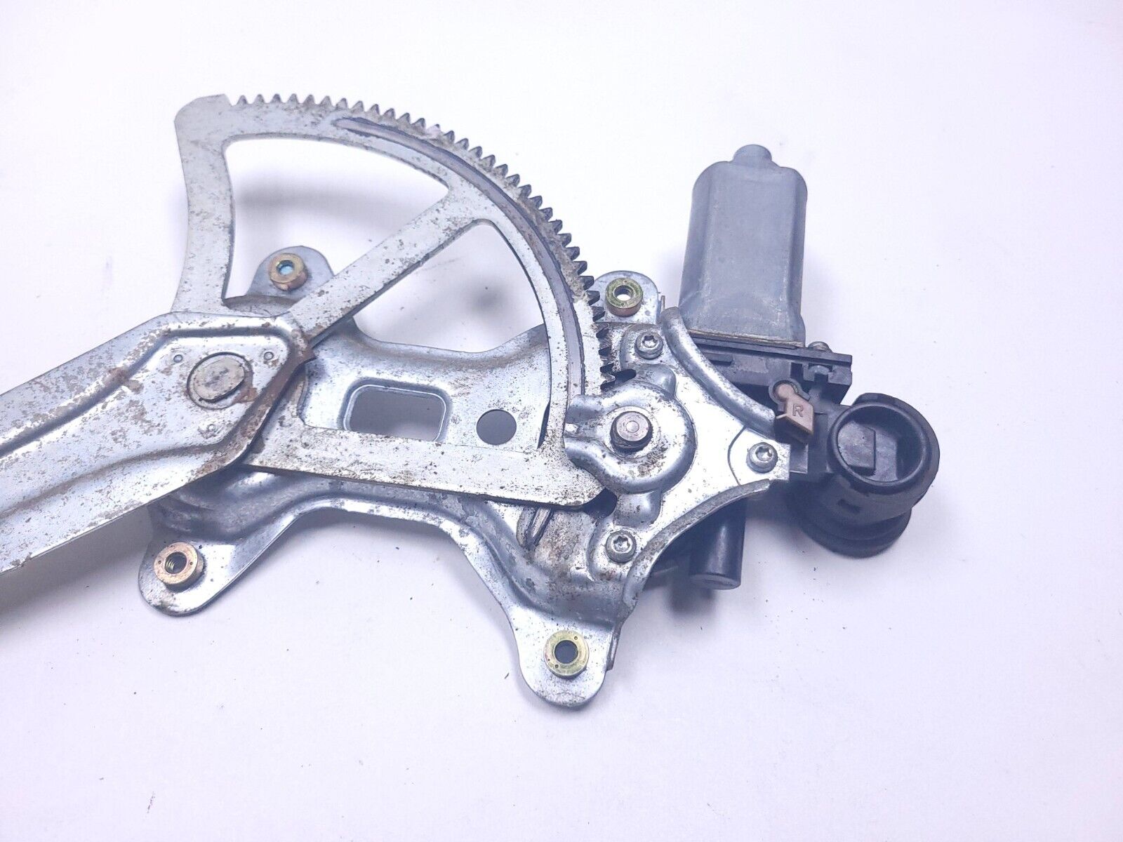 2003-2008 Toyota Corolla Front Right Passenger Side Window Regulator Motor - OEM Replacement Part for Smooth Power Window Operation - Perfect for DIY Auto Repairs & Window Mechanism Replacement