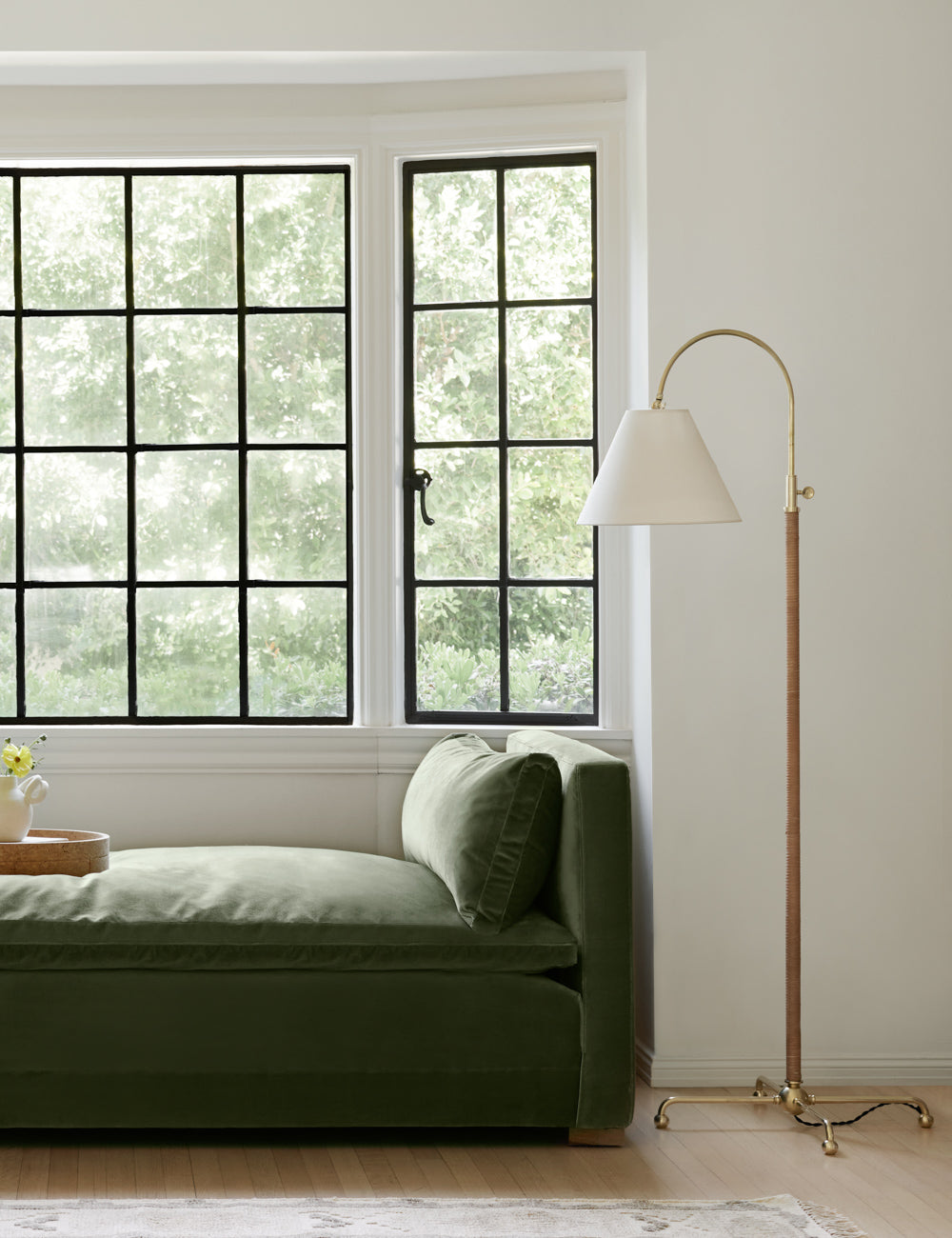 Modern Davis Floor Lamp - Adjustable Brightness LED Standing Light for Living Room, Bedroom & Office - Warm White & Cool White Light Modes