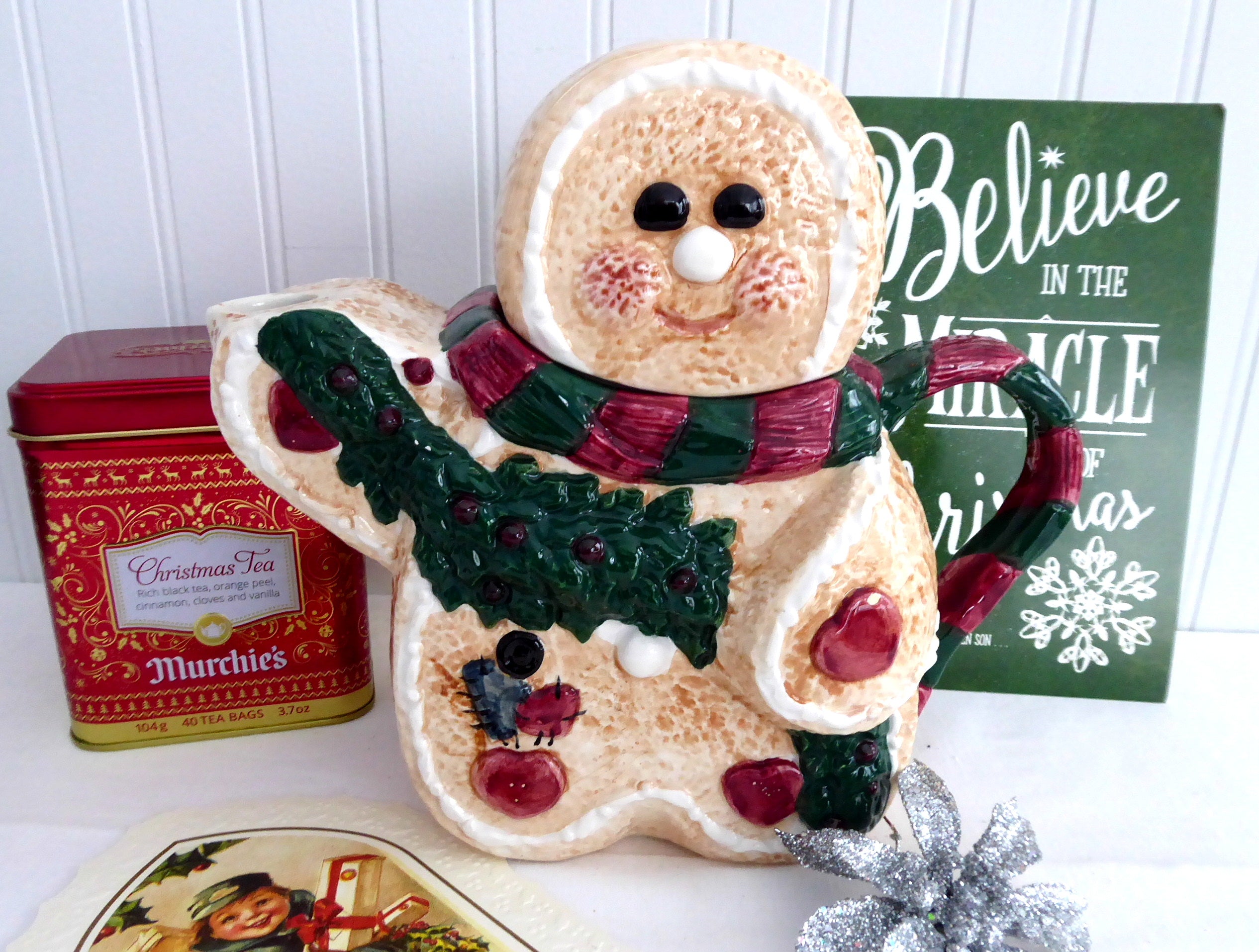 Large Hand-Painted Christmas Gingerbread Boy Ceramic Teapot - Holiday Gift for Tea Lovers, Perfect for Festive Gatherings & Cozy Winter Evenings