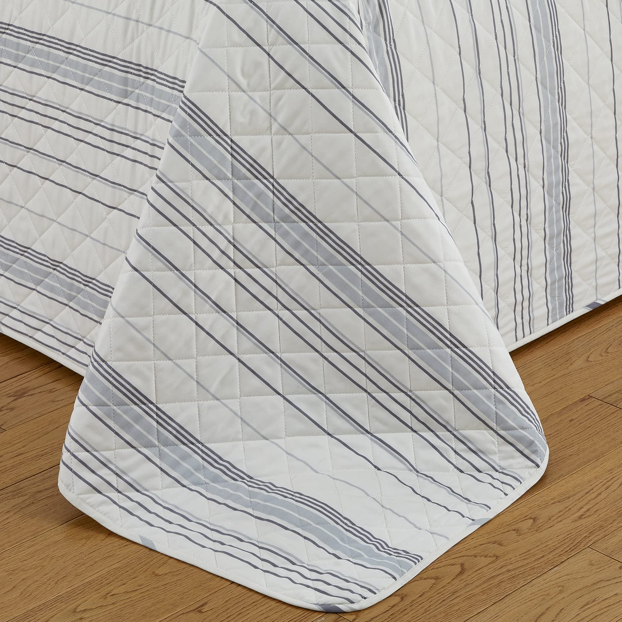 Reversible 2-Piece Quilt Set with Sham - All-Season Soft Lightweight Bedspread, Modern Striped Pattern - Sofia Collection (Twin, Ivory/Grey) | Perfect for Guest Rooms, Dorm Decor & Cozy Bedroom Makeovers