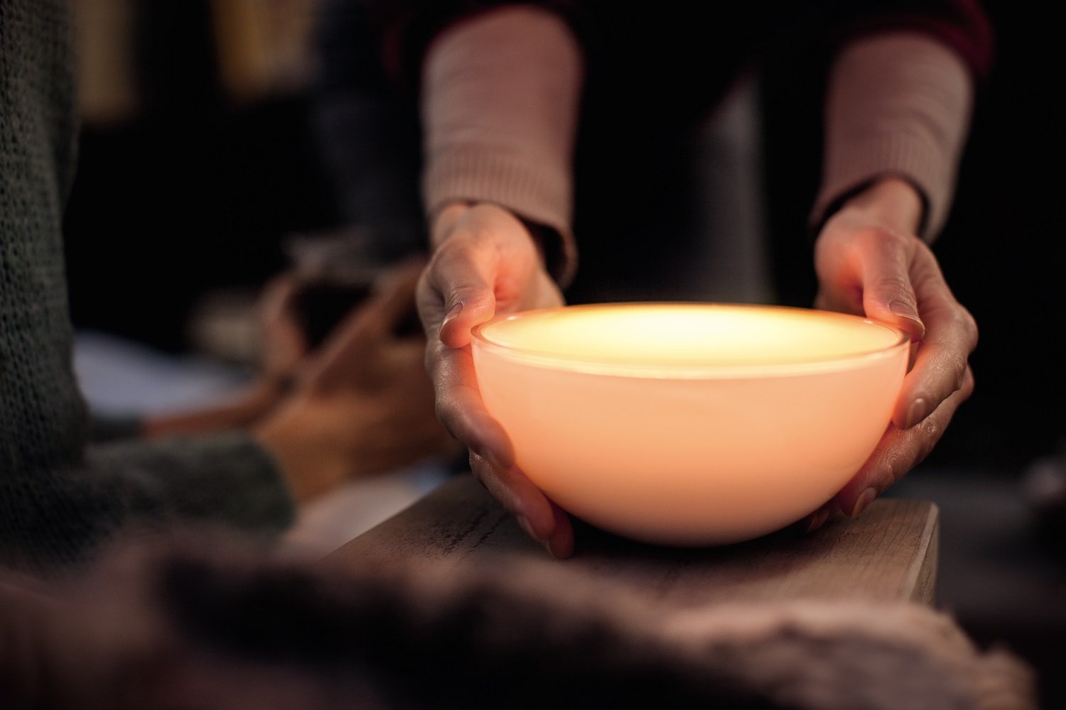Philips Hue Go Portable Smart LED Light - White & Color Ambiance, Wireless Bluetooth Control, Dimmable Mood Lighting for Home, Bedroom, Party & Outdoor Use
