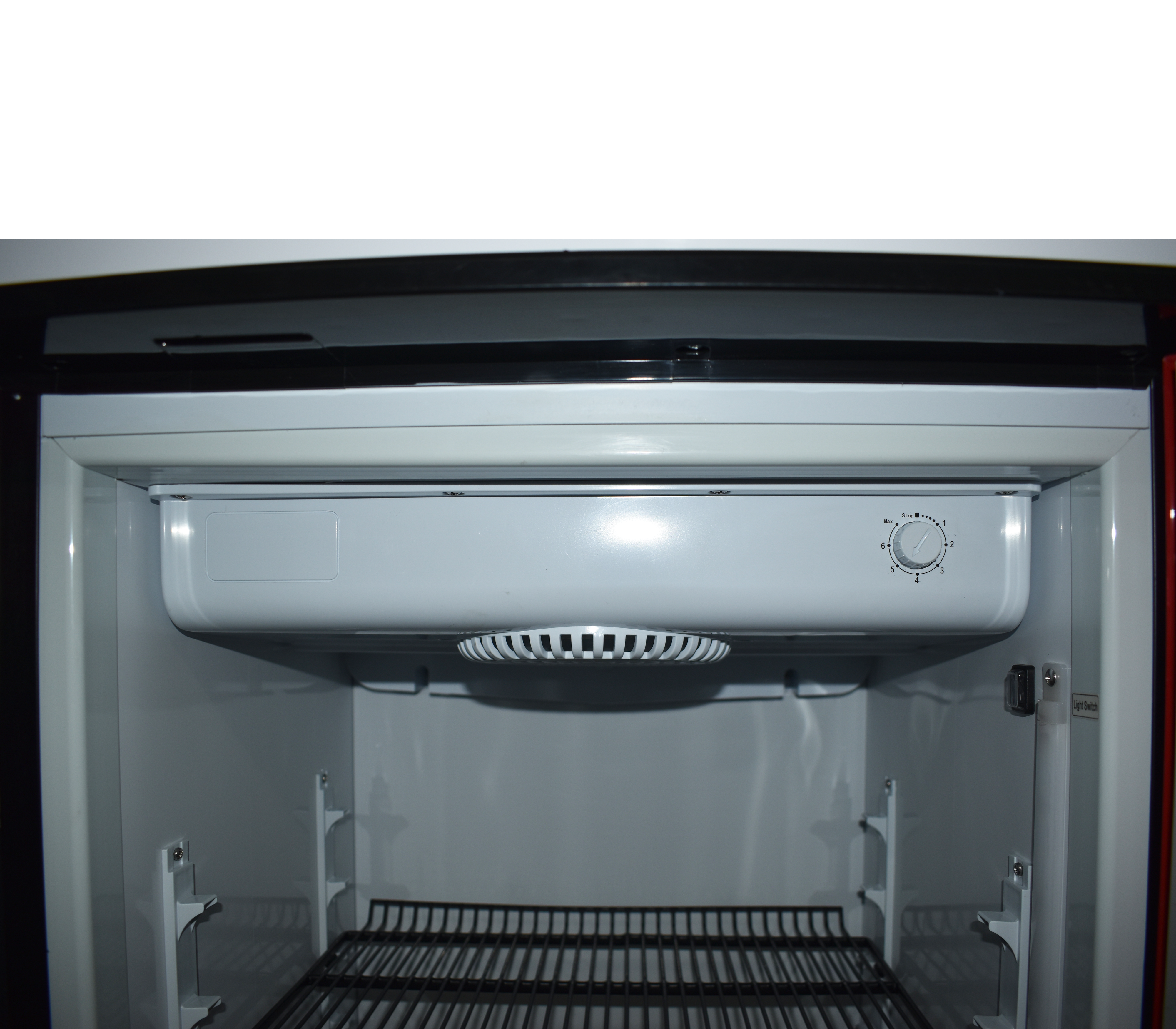 SJ 220 Vertical Display Freezer 220L - Commercial Refrigerator for Restaurants, Grocery Stores & Retail - SJ Electronics