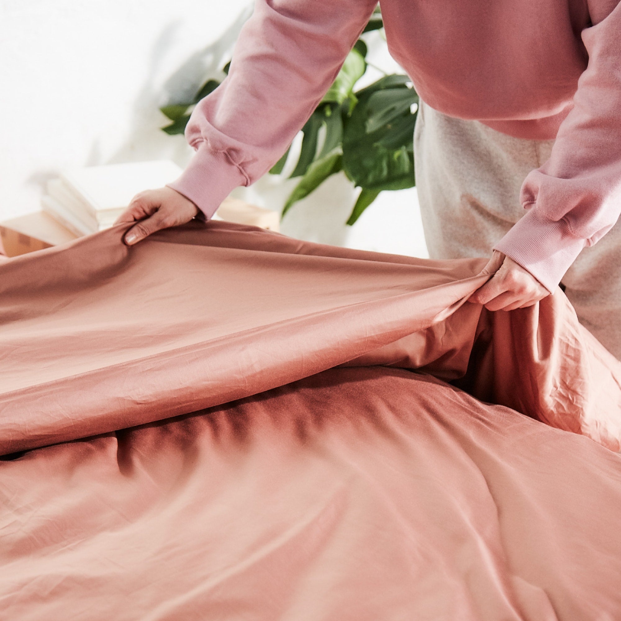 Organic Cotton Sateen Duvet Cover - 300 Thread Count, Soft & Breathable Bedding for All Seasons - Perfect for Master Bedroom, Guest Room, or Vacation Home