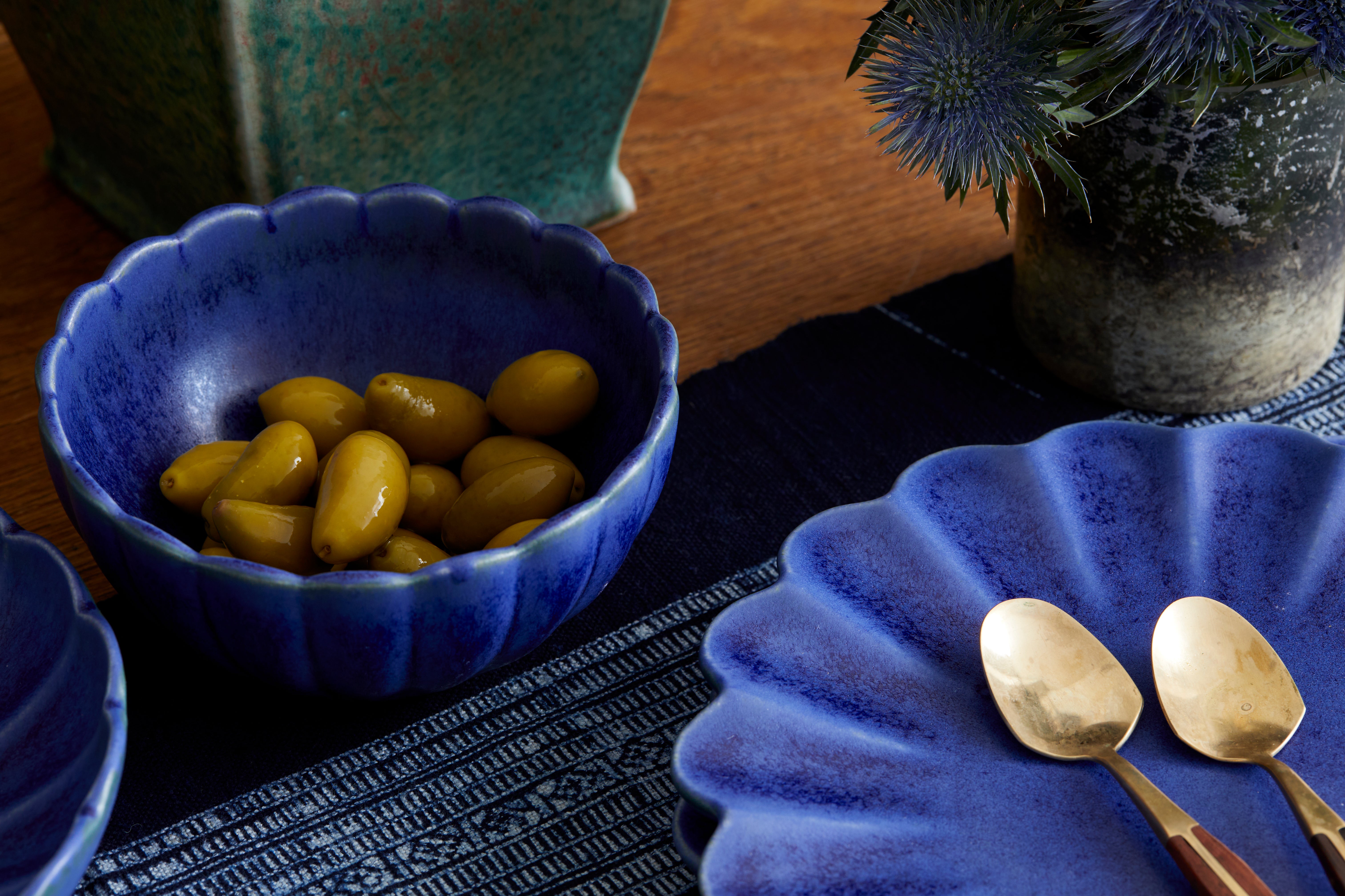 Blue Dhalia Stoneware Bowl - Elegant Ceramic Serving Bowl for Soup, Salad, Pasta & Desserts - Perfect for Dining, Entertaining & Home Decor