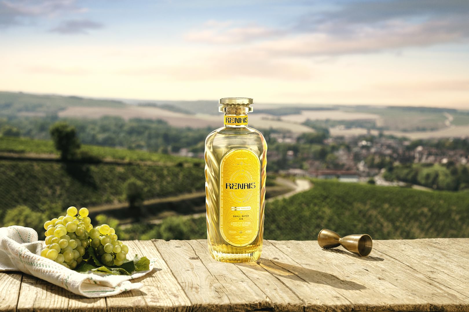 Renais Gin by Alex & Emma Watson | Crafted with Real Grand Cru Grapes | Fresh, Mineral & Honey-Sweet Taste | Climate Neutral Certified | 40% ABV | 700ml | Perfect for Cocktails, Gifts & Special Occasions