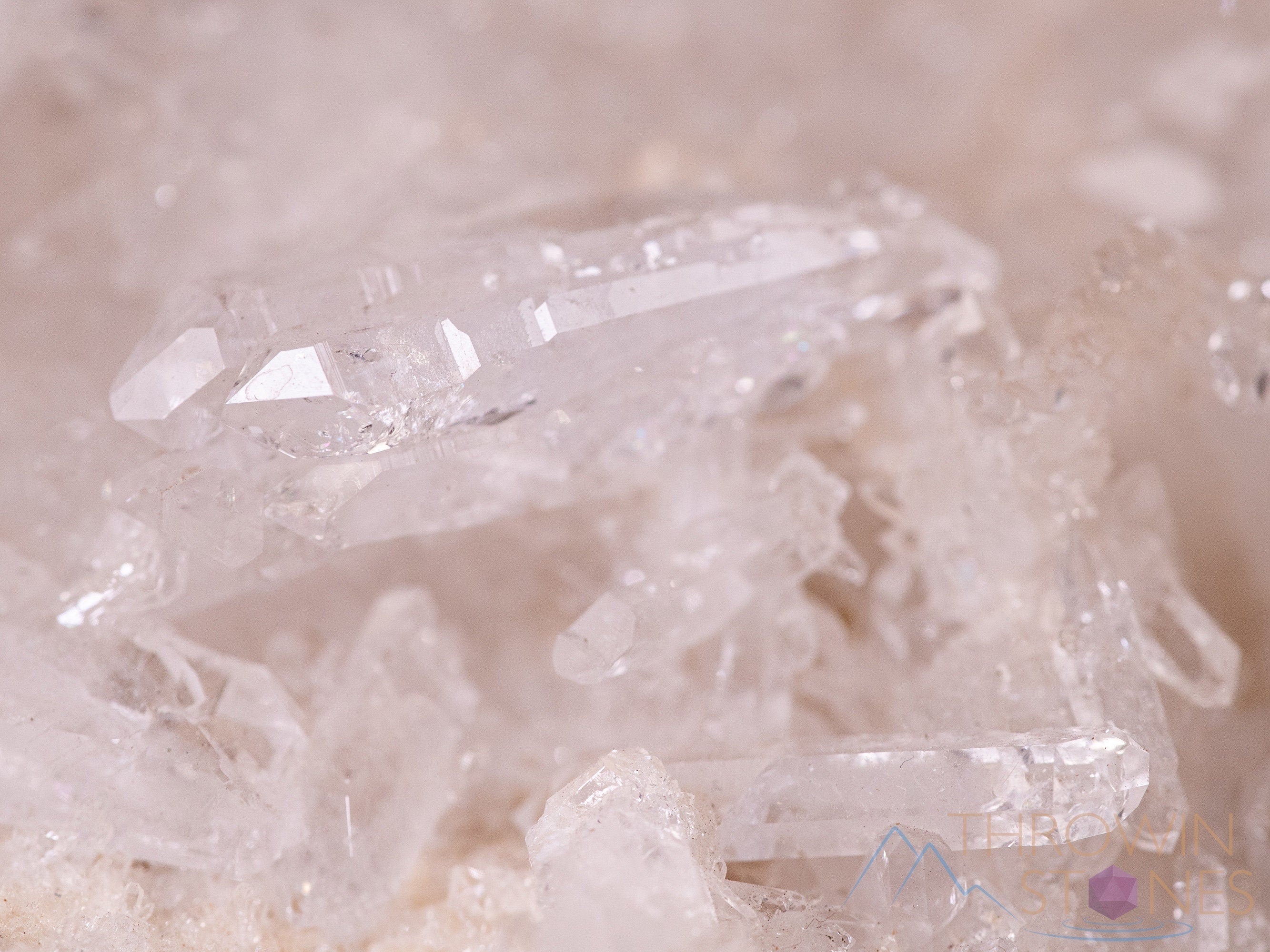 FADEN QUARTZ Raw Crystal Cluster - Natural Healing Stones for Home Decor, Housewarming Gift, Spiritual Healing & Meditation (40462) - Perfect for Living Room Display, Office Desk Decor & Yoga Space