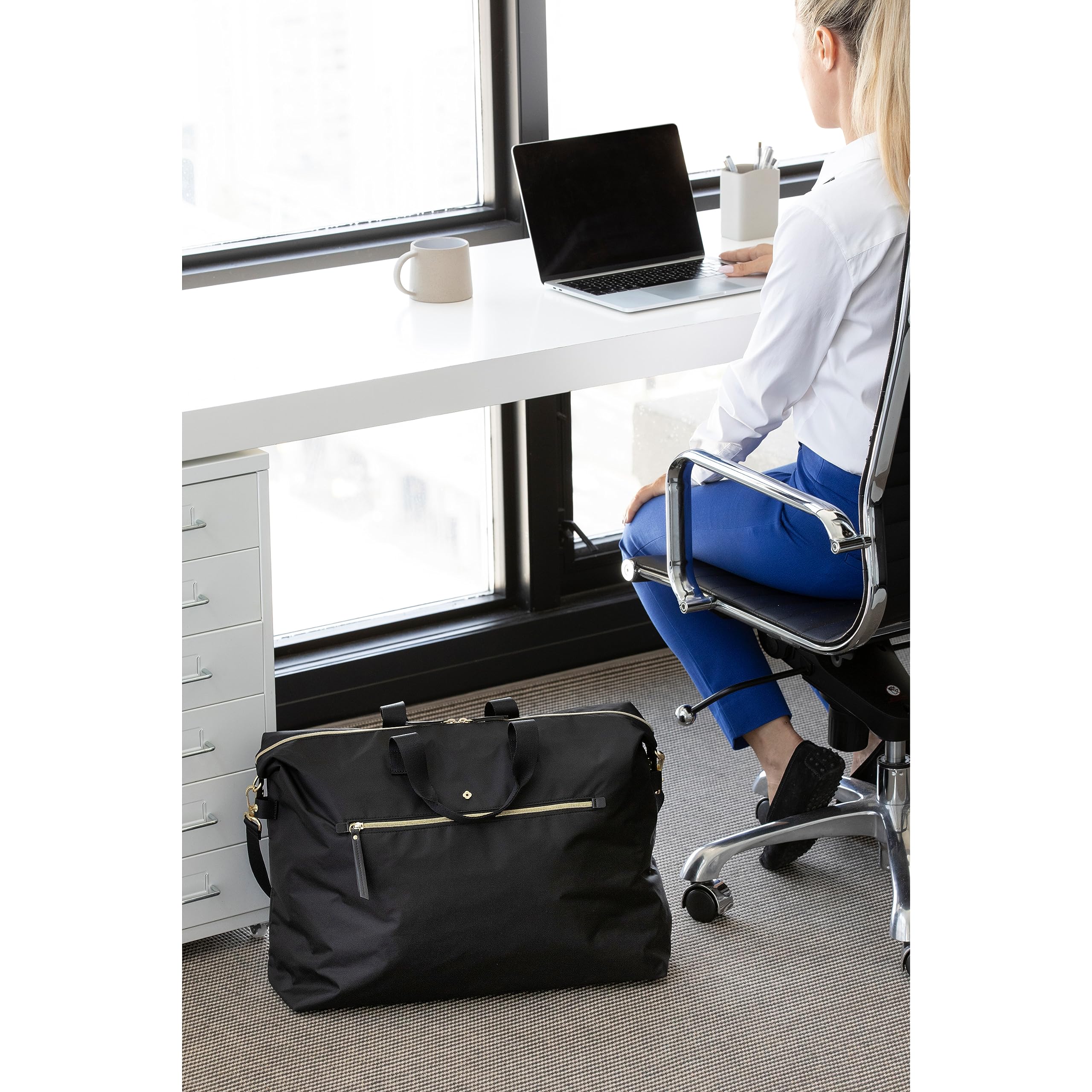 Samsonite Women's Mobile Solution Classic Duffel Bag - Lightweight Travel Duffel for Gym, Workout, Weekend Trips & Business Travel
