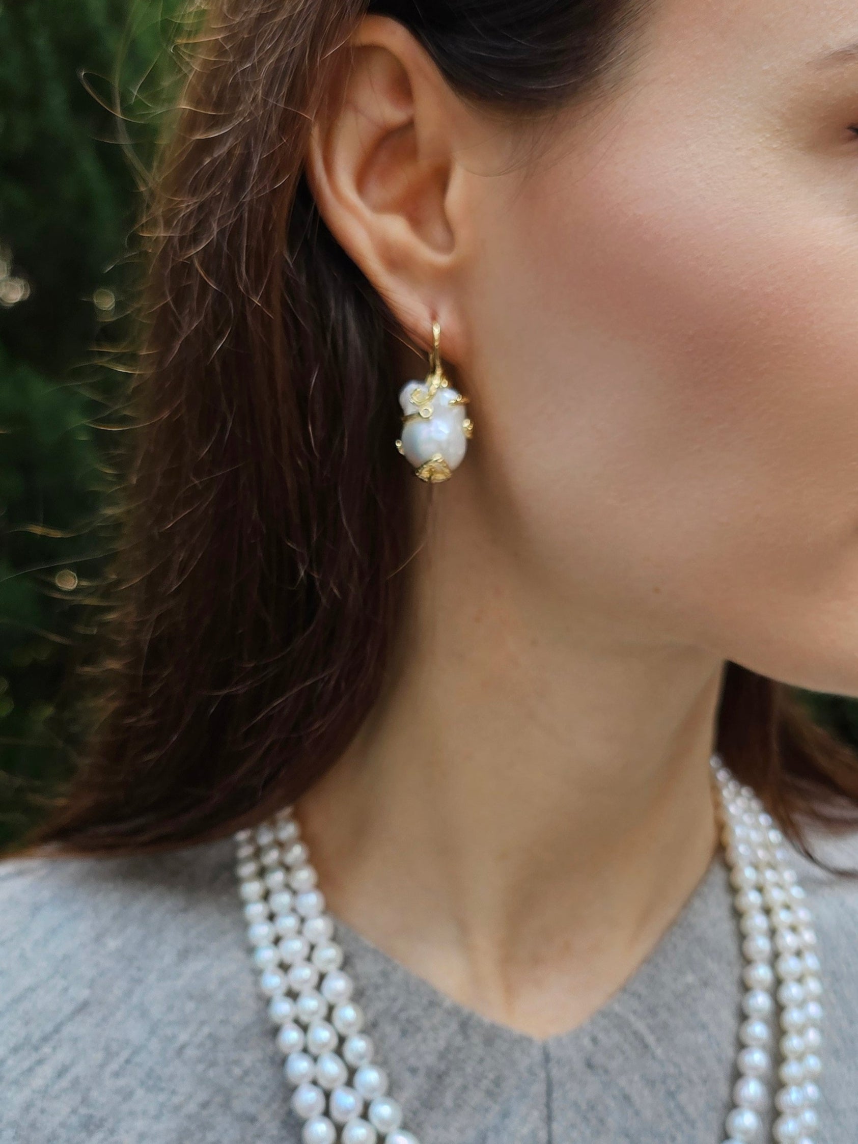 Elegant Baroque Pearls Dangle Earrings for Women - Vintage Style PE008 - Perfect for Weddings, Parties & Special Occasions