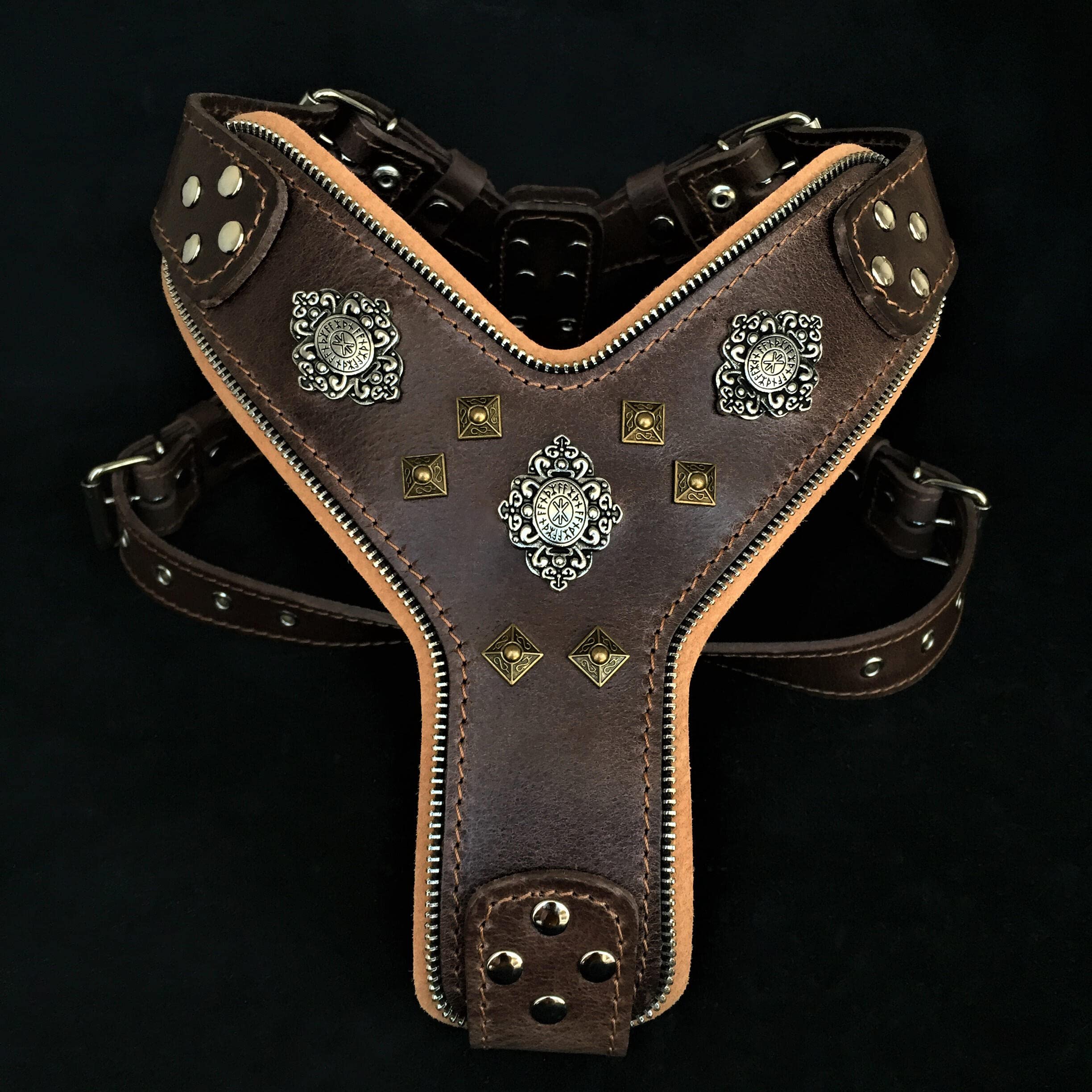 Bestia Aztec Big Dog Leather Harness – 2-Tone Rivet & Zipper Decorations – Foam & Leather Padding – Handmade in Europe – Perfect for Large Breed Dogs, Training, and Outdoor Adventures